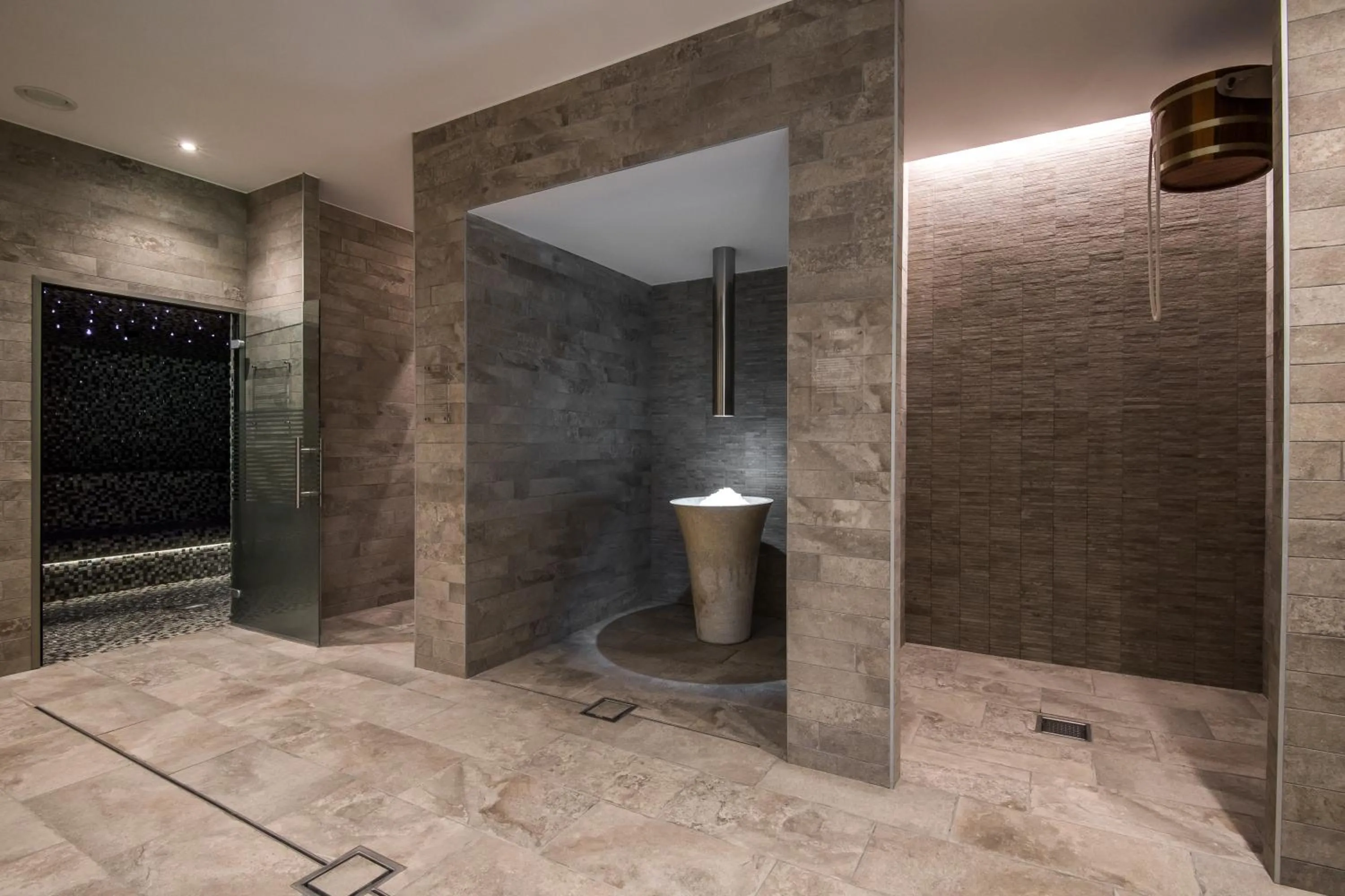 Steam room in Château De Massillan