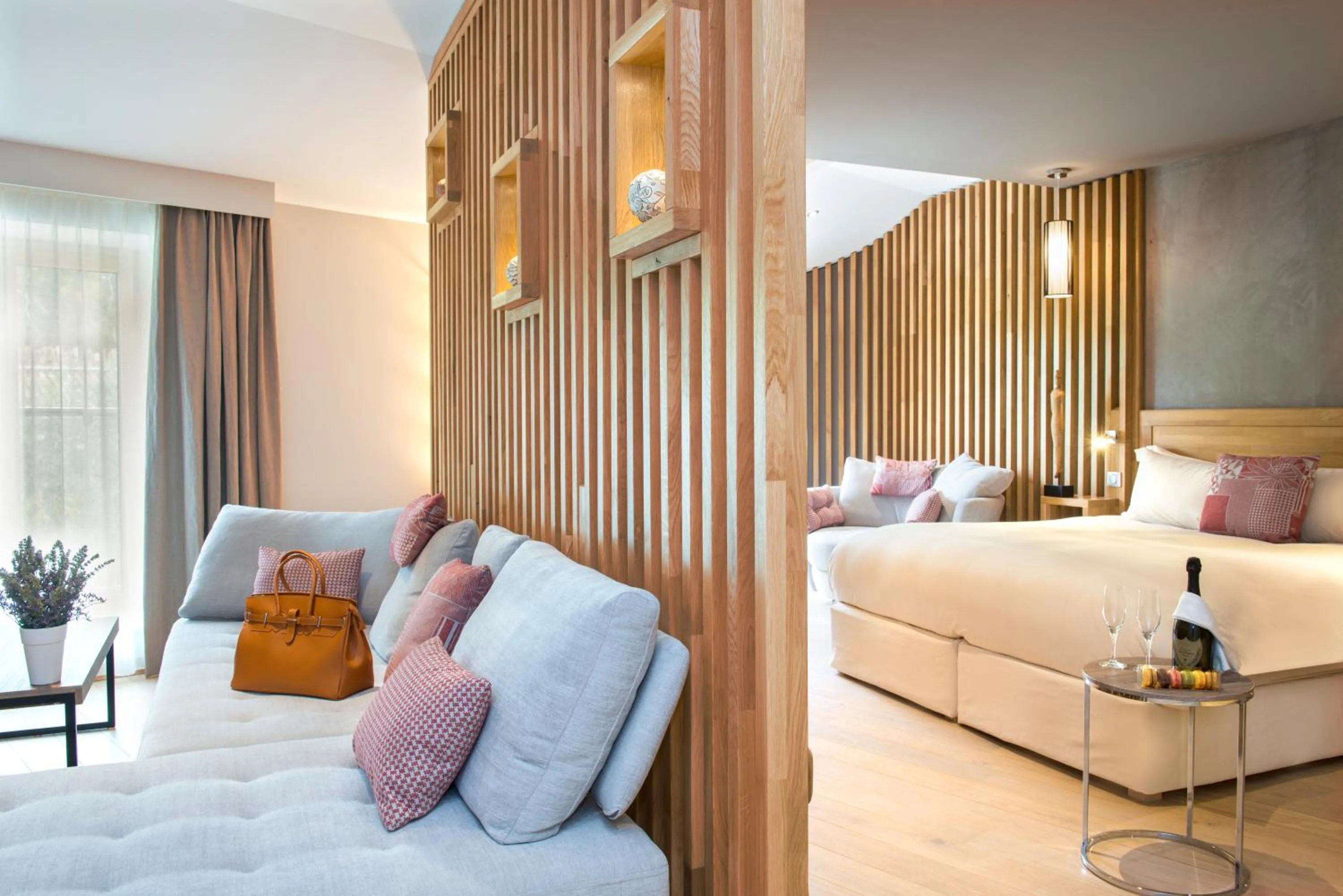 Photo of the whole room, Bed in Château De Massillan