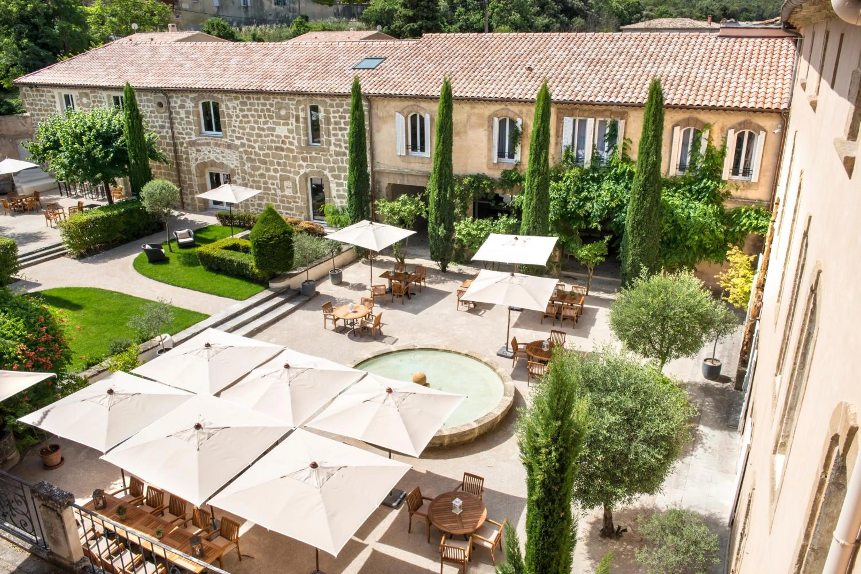 Property building in Château De Massillan