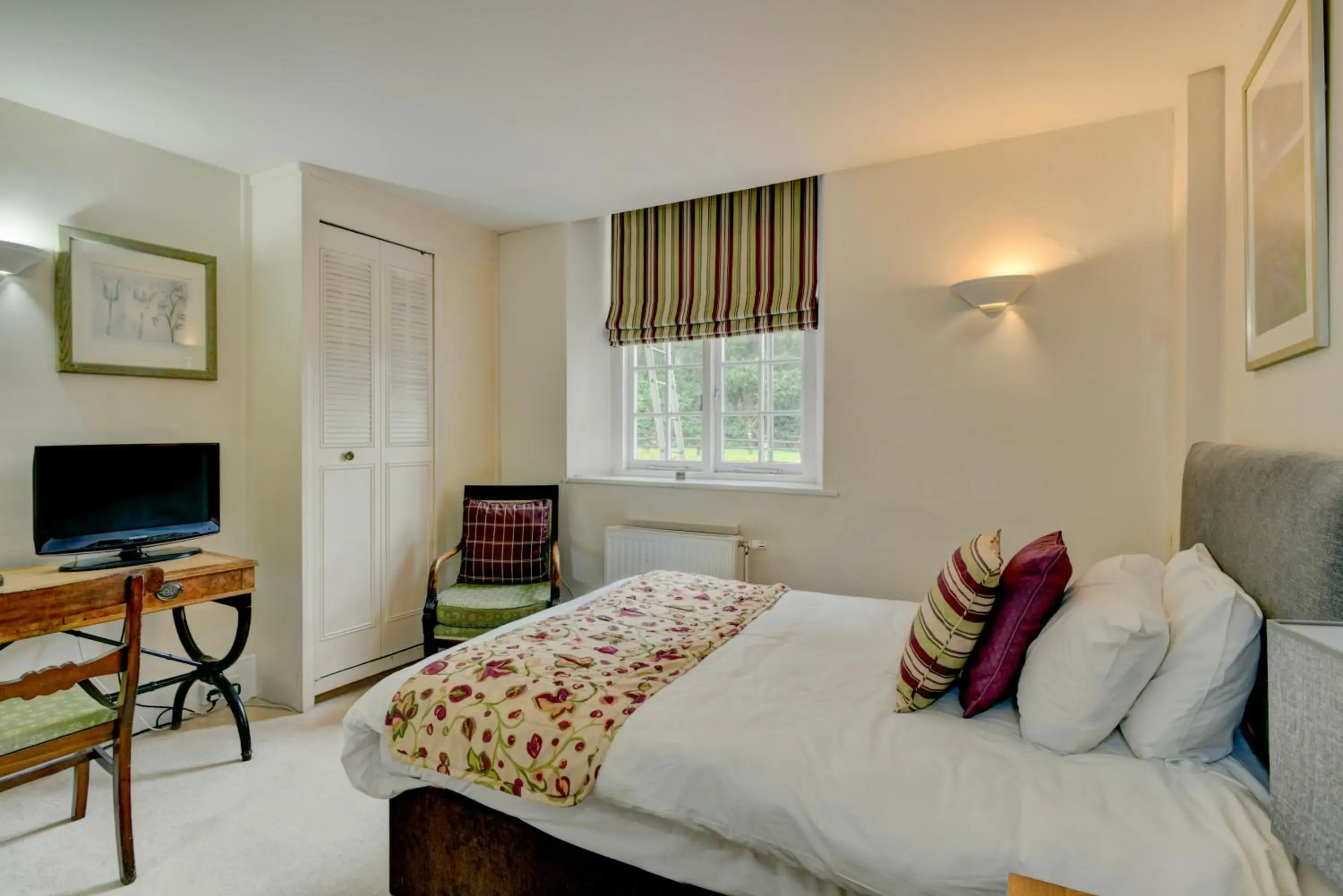 Bedroom, Bed in The Crown Hotel Bedroom, Bed in The Crown Hotel