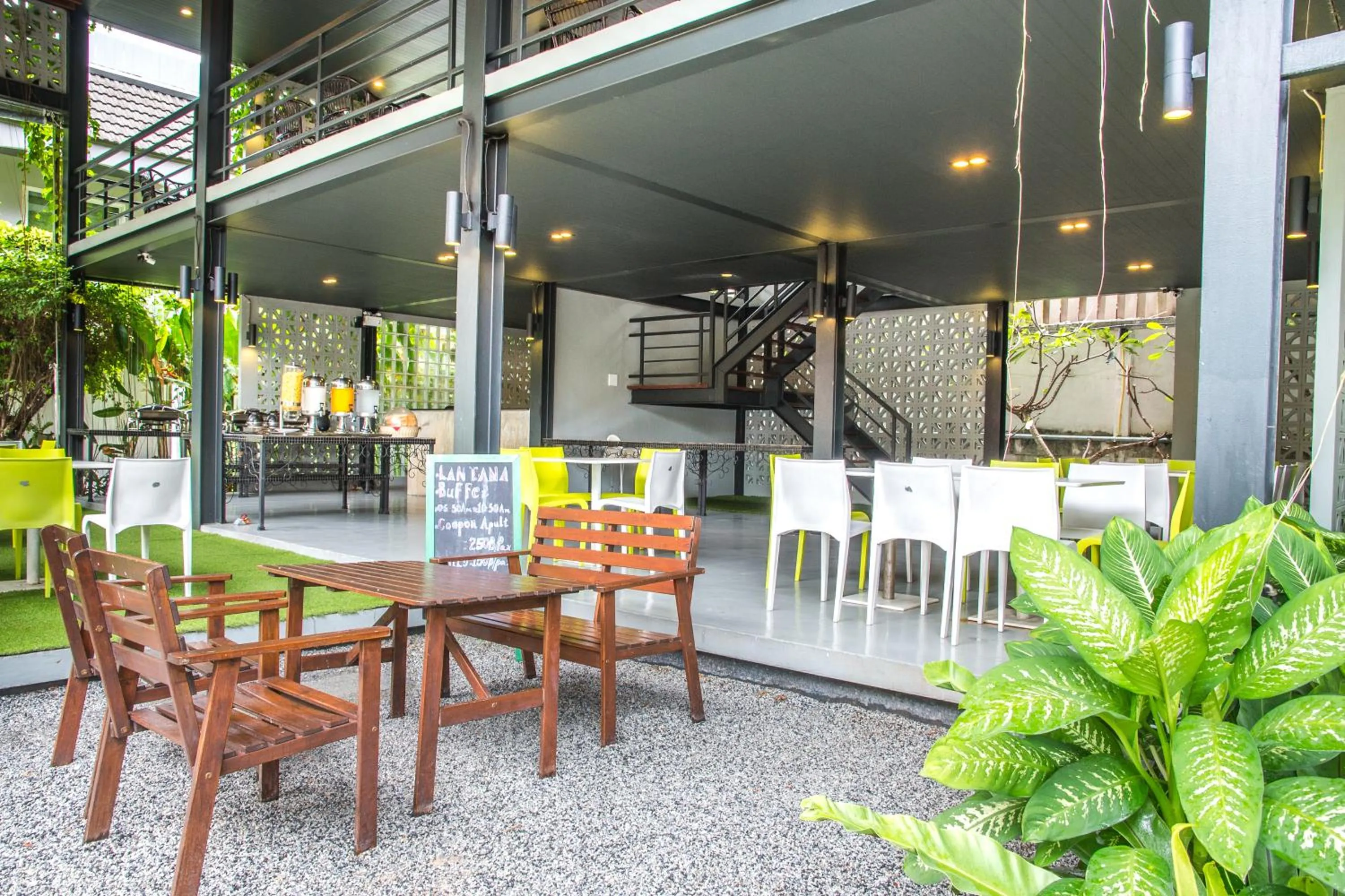 Food and drinks in Lantana Pattaya - SHA Extra Plus