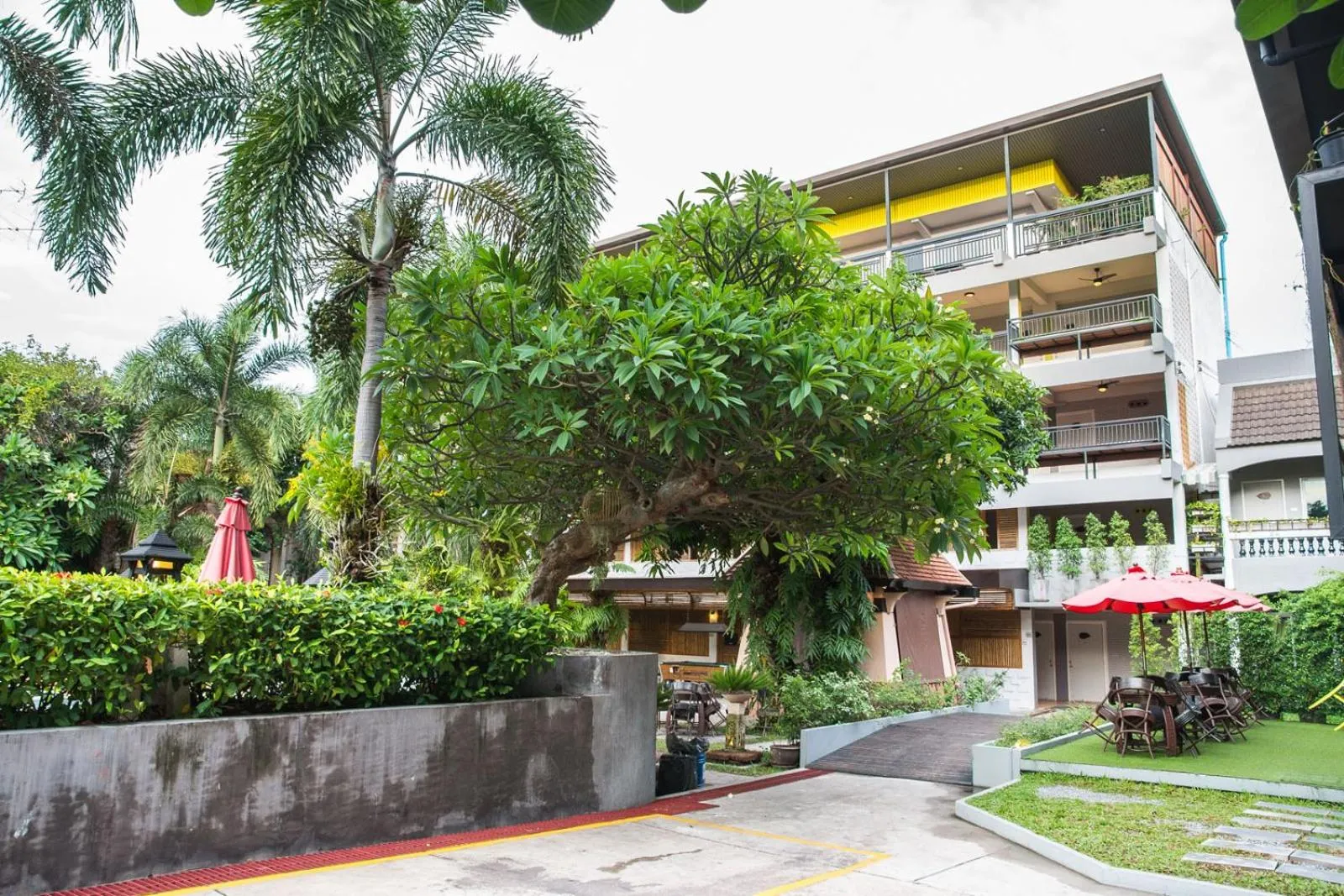 Property building in Lantana Pattaya - SHA Extra Plus