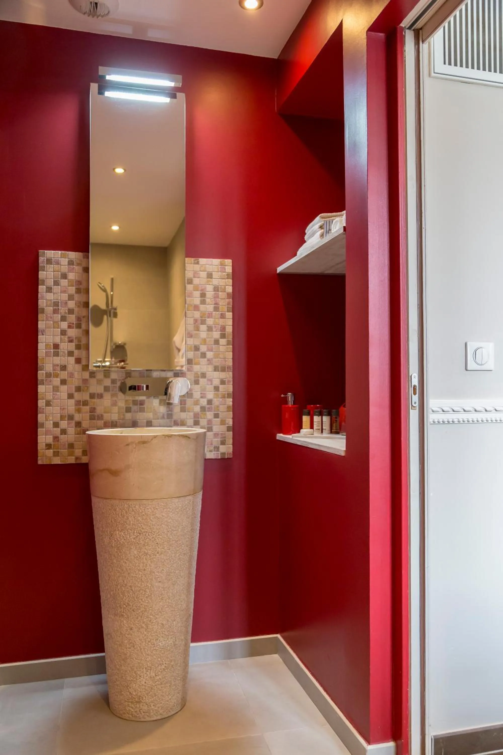 Bathroom in Hotel Jean Moët