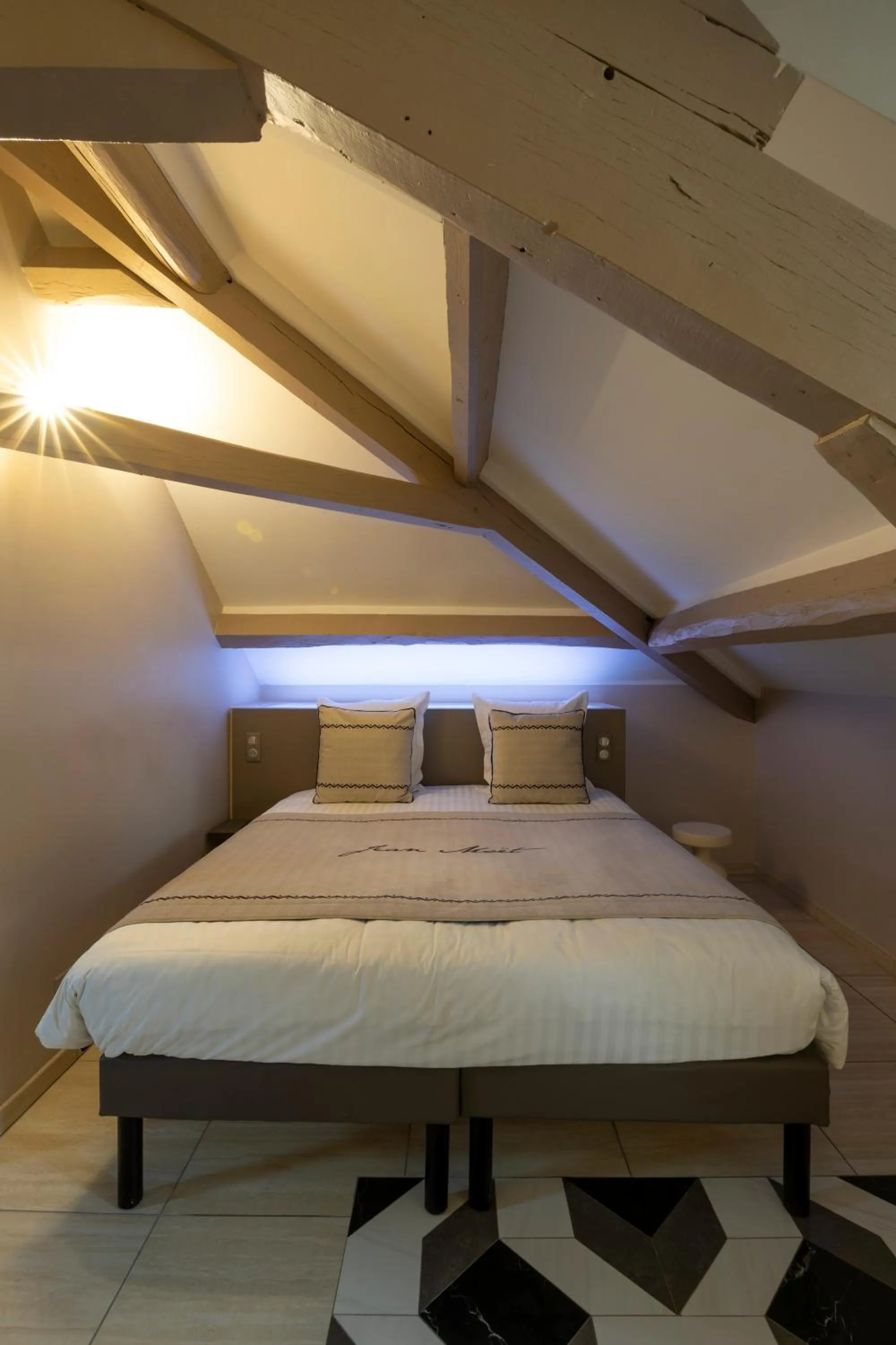 Bed in Hotel Jean Moët