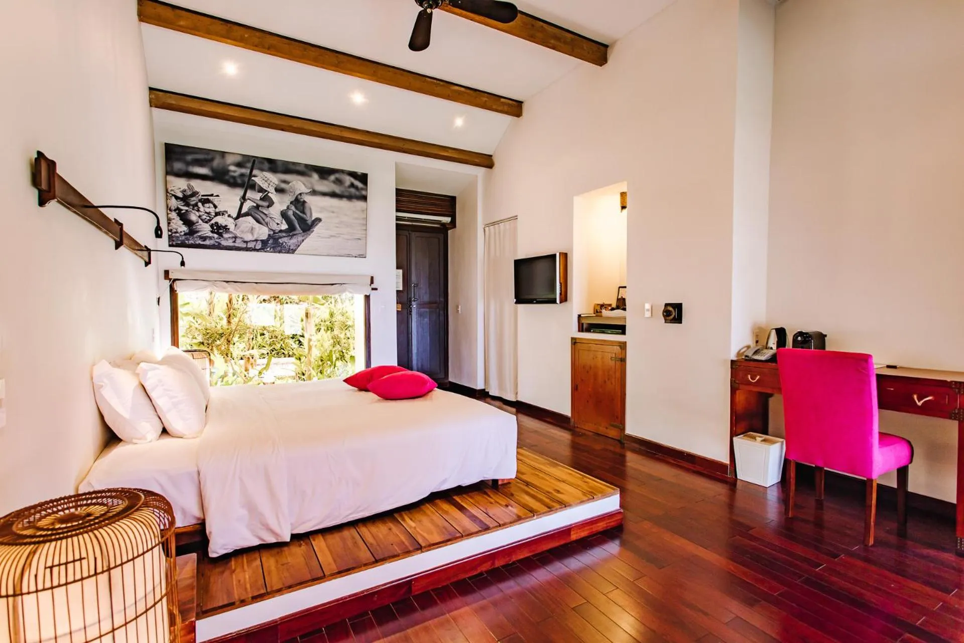 TV and multimedia, Bed in Chen Sea Resort & Spa Phu Quoc