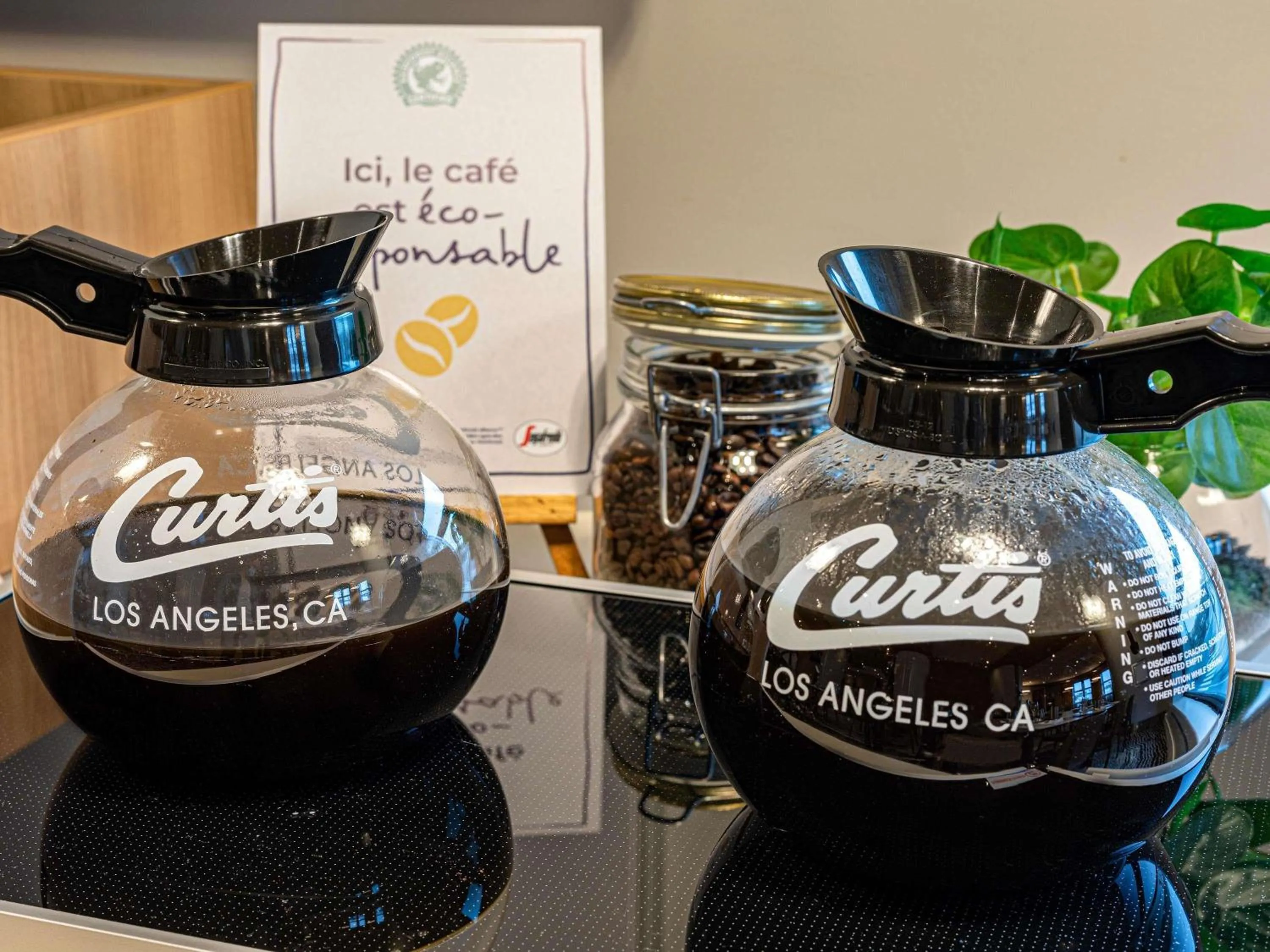 Restaurant/places to eat in Novotel Bandung