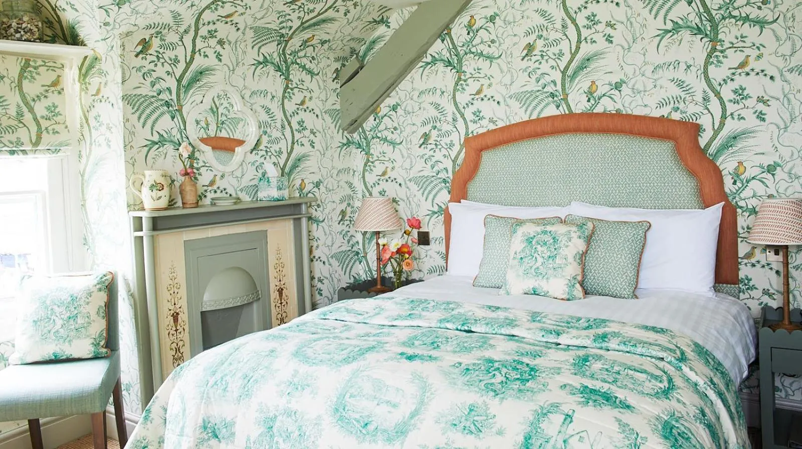 Bed in Red Lion Hotel