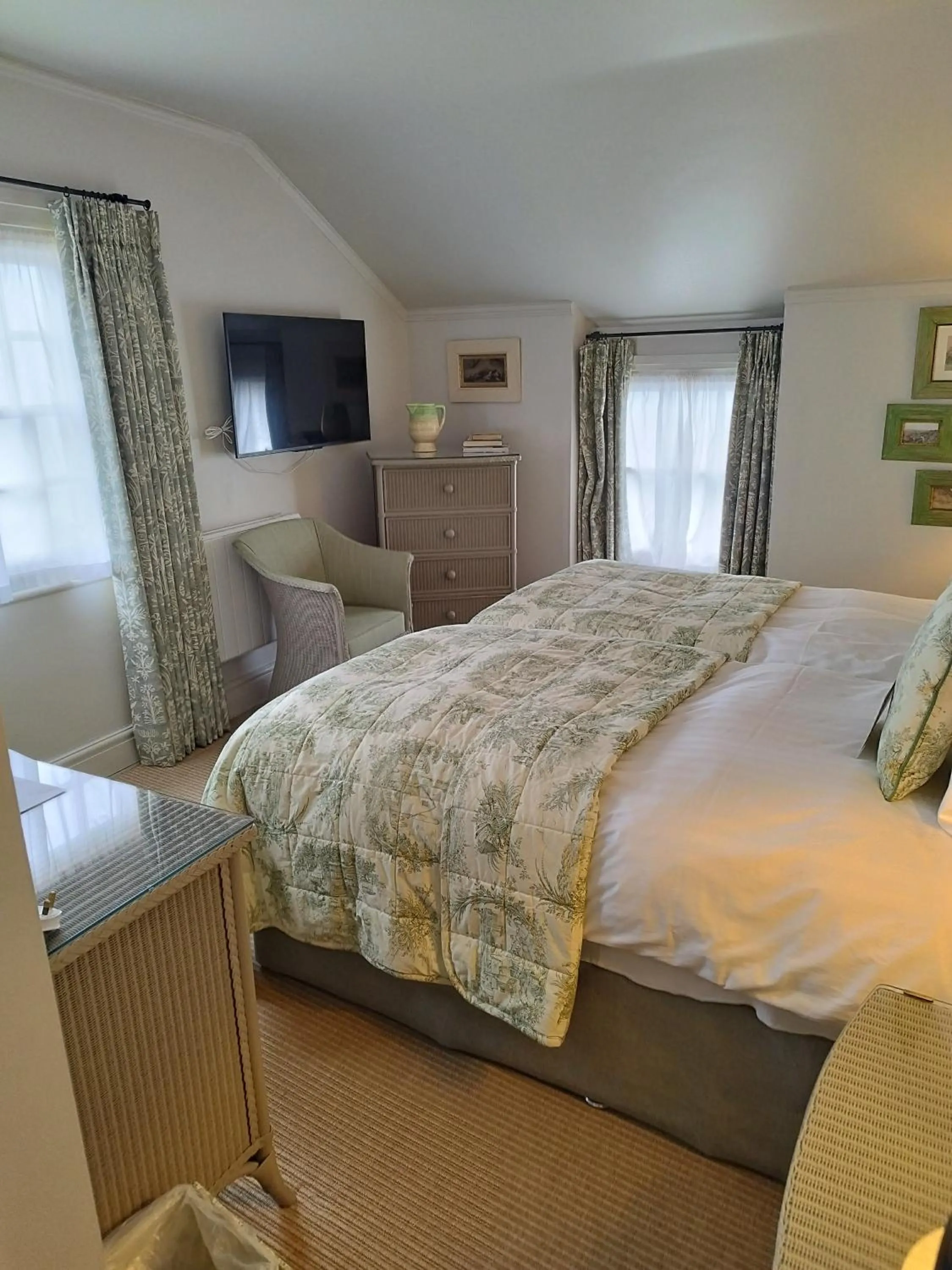 Bed in Red Lion Hotel
