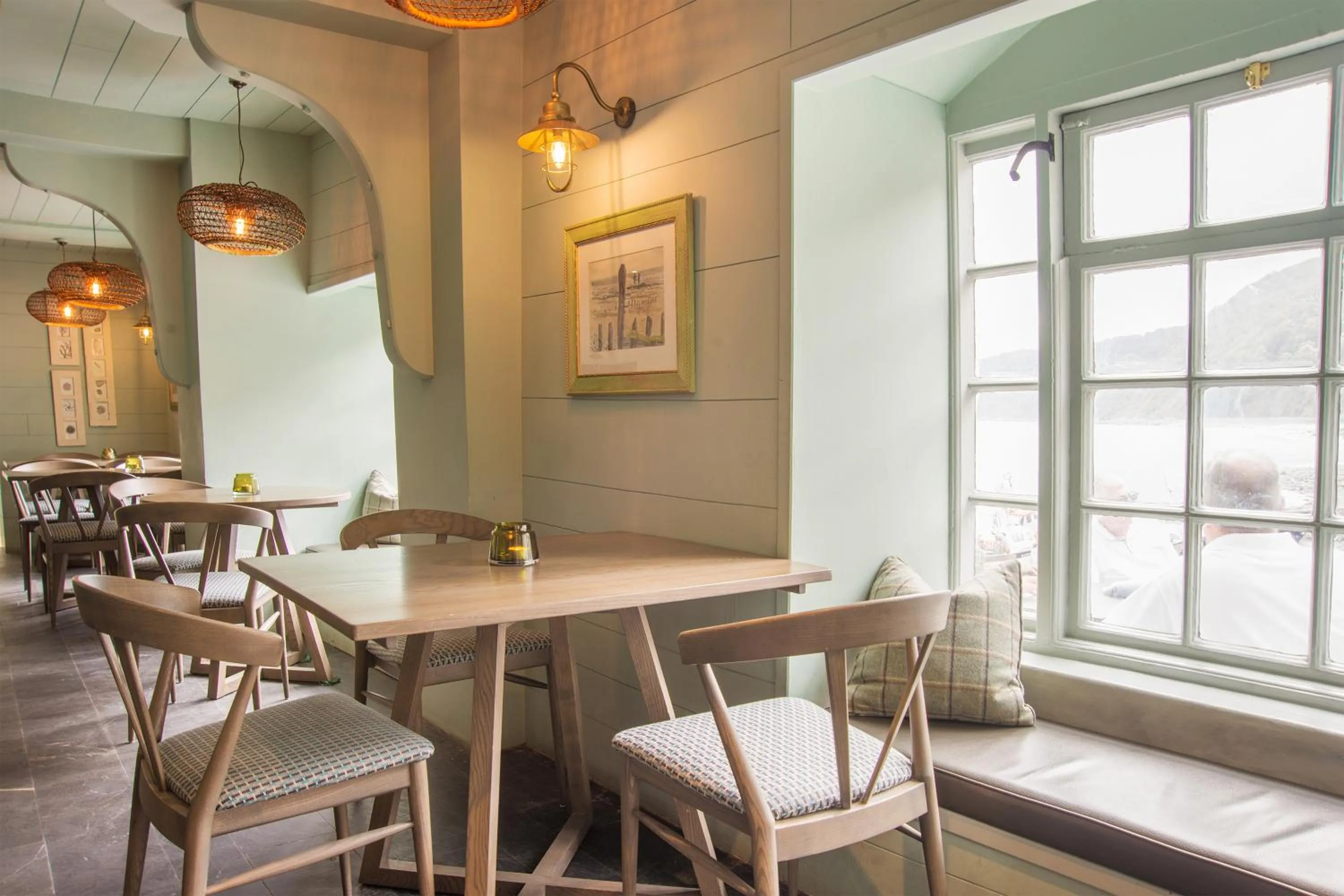 Restaurant/places to eat in Red Lion Hotel