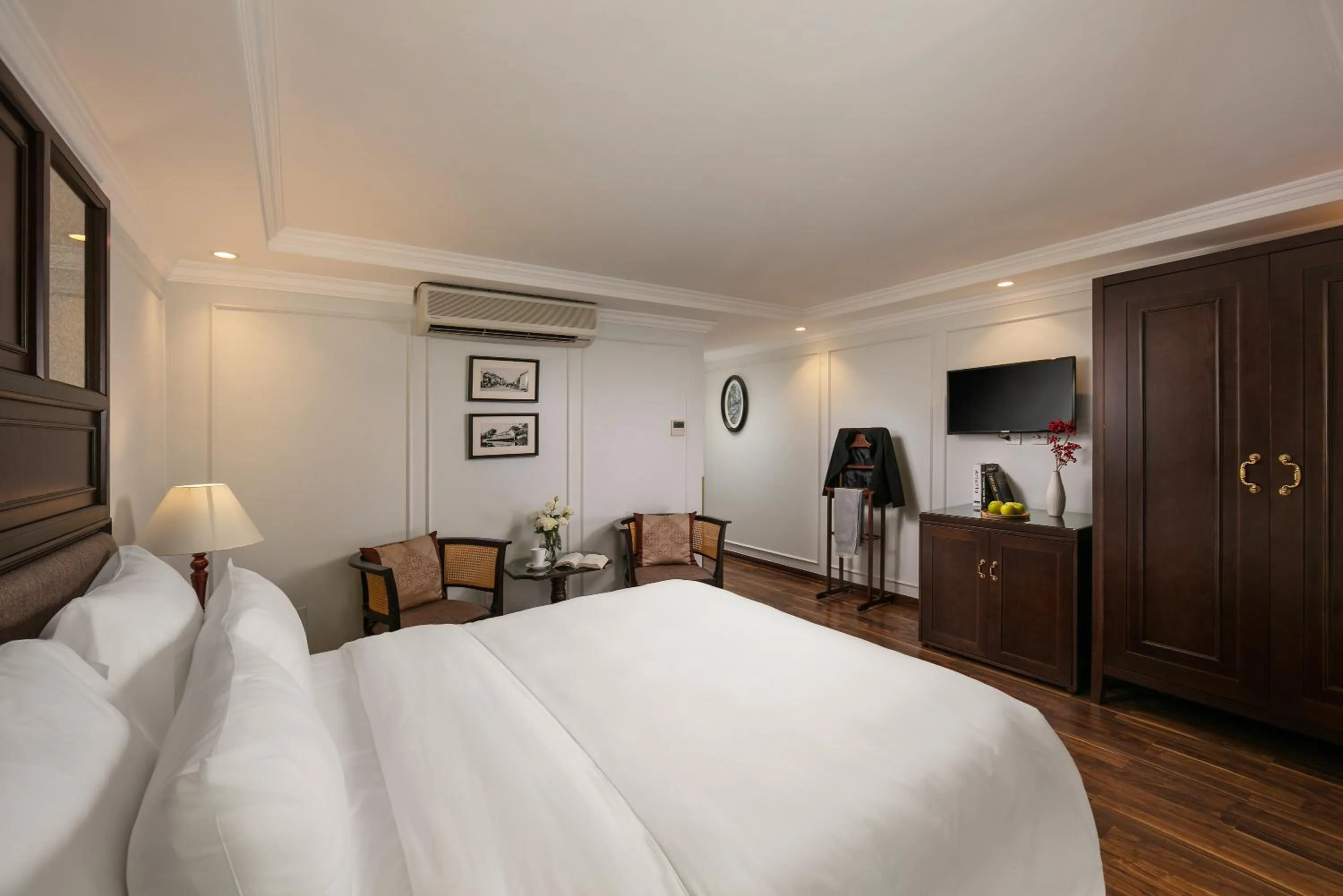 Photo of the whole room, Bed in Hong Ngoc Dynastie Boutique Hotel & Spa