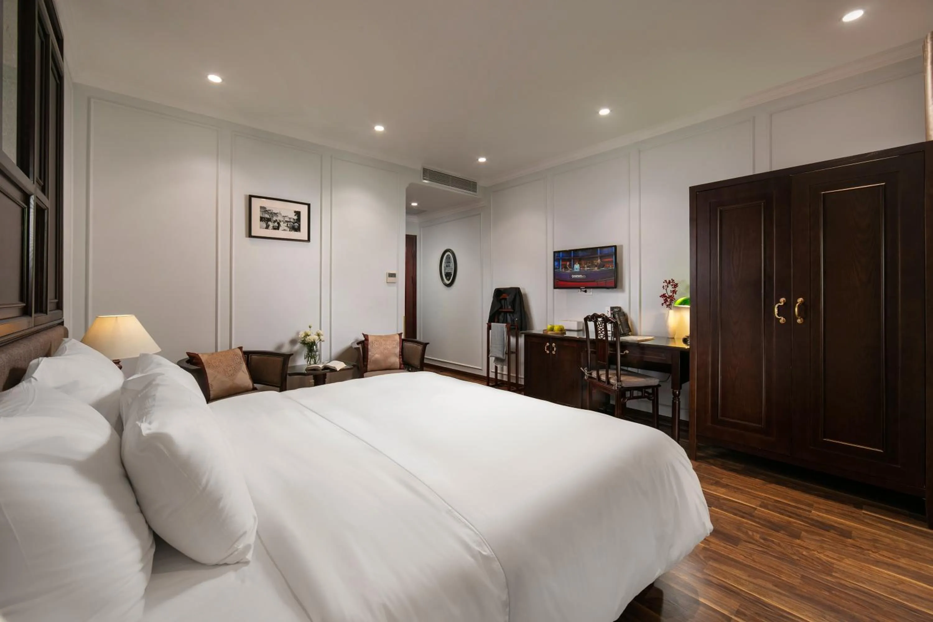 Photo of the whole room, Bed in Hong Ngoc Dynastie Boutique Hotel & Spa