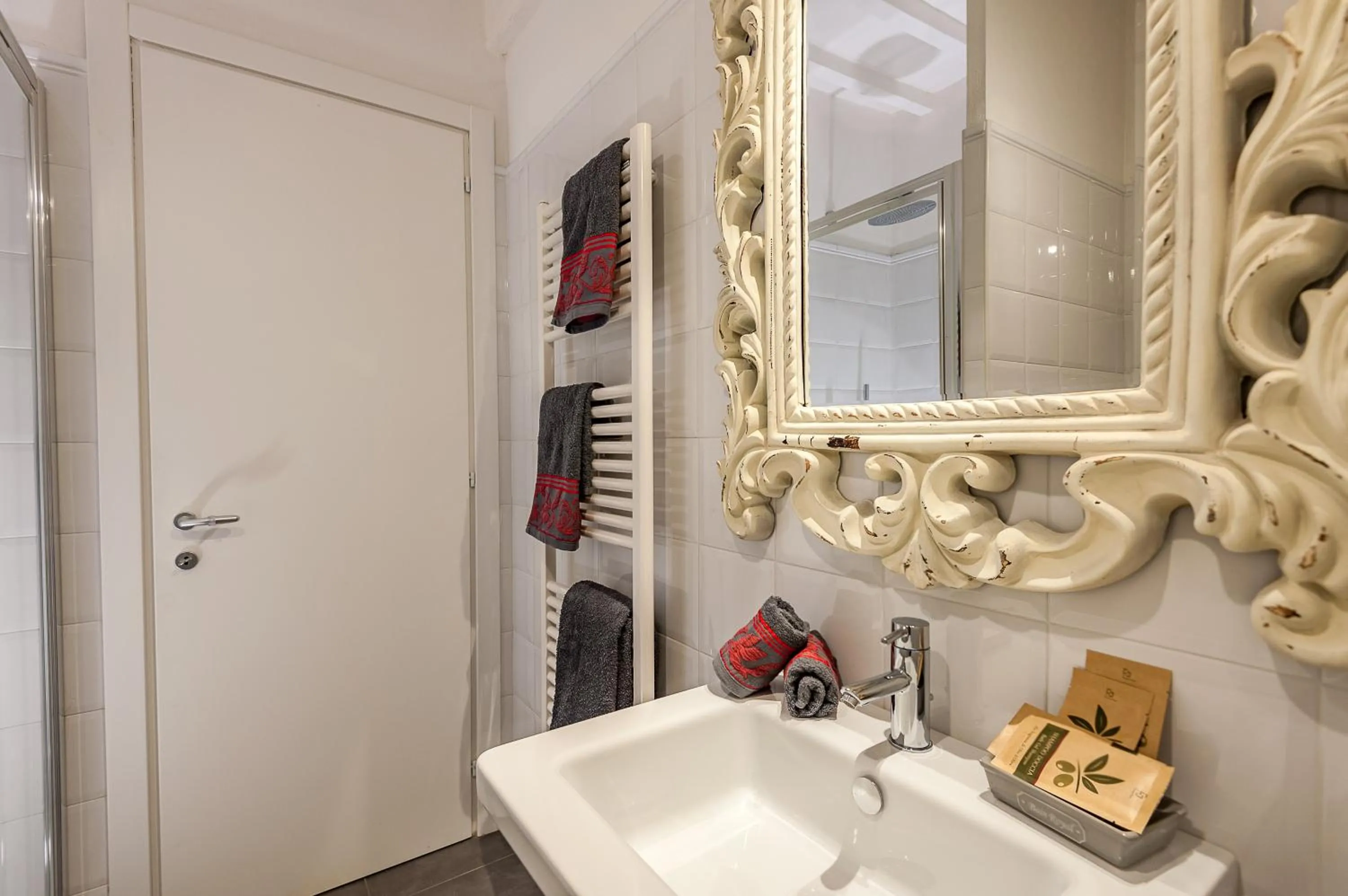 Bathroom in Sweet Tuscany
