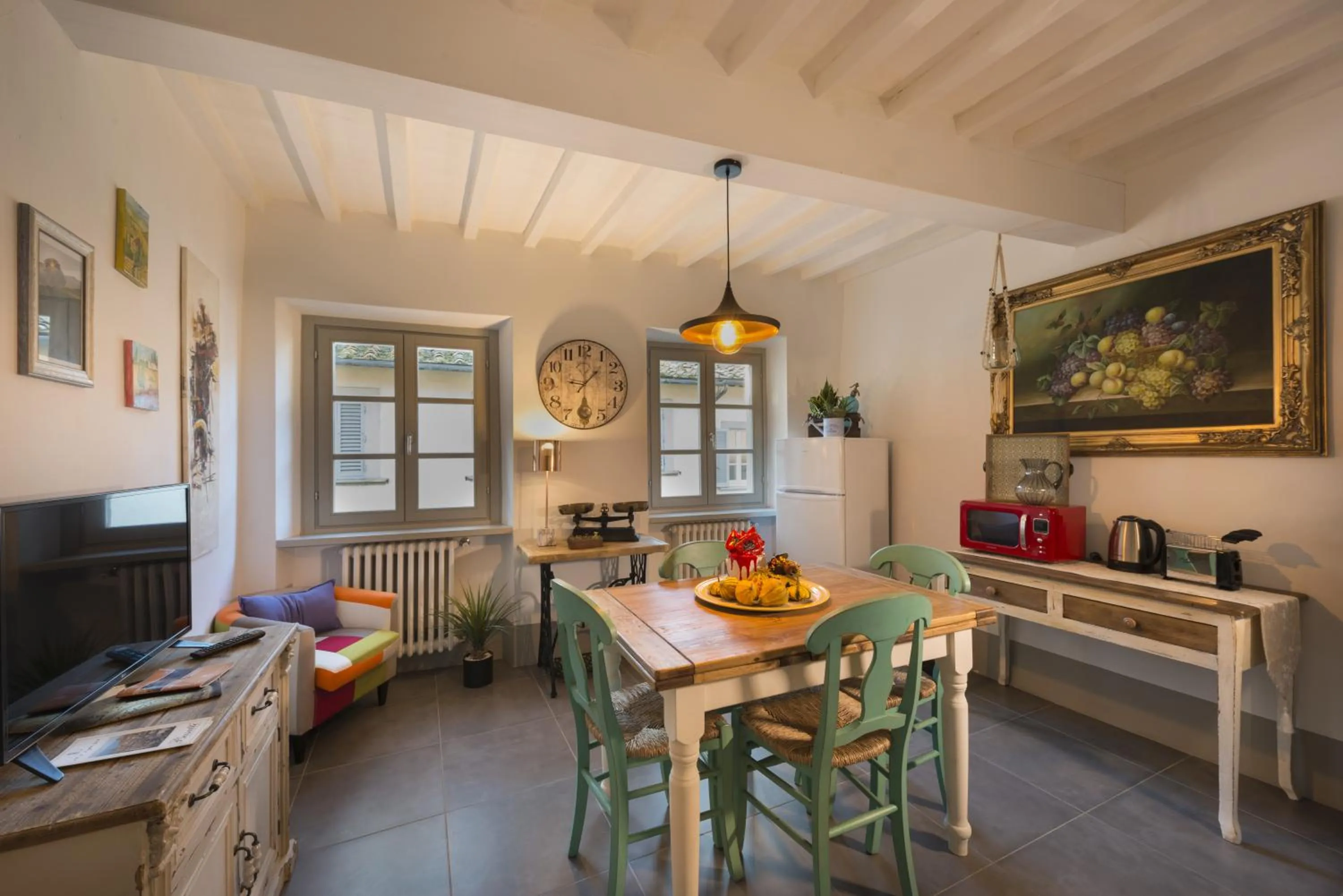 Dining area in Sweet Tuscany