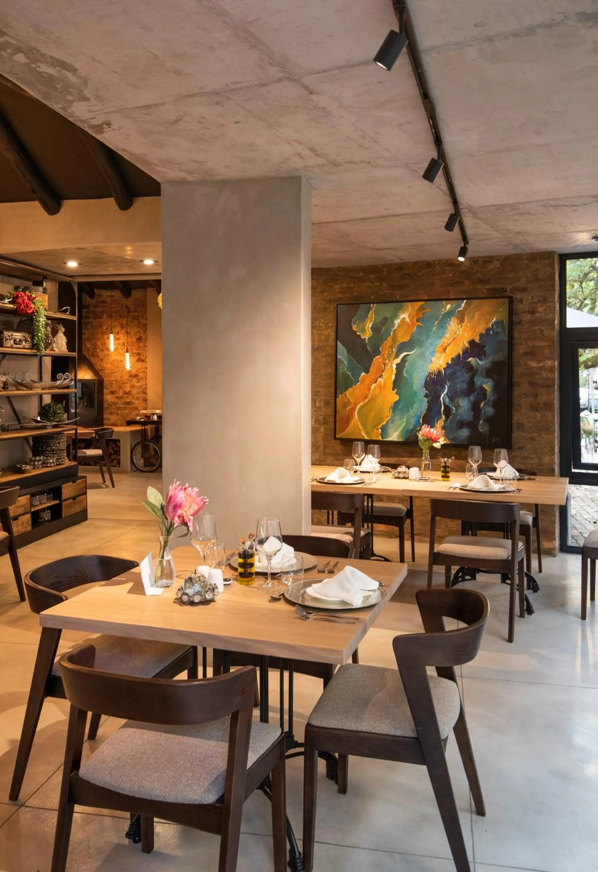 Restaurant/places to eat in Opikopi Guest House