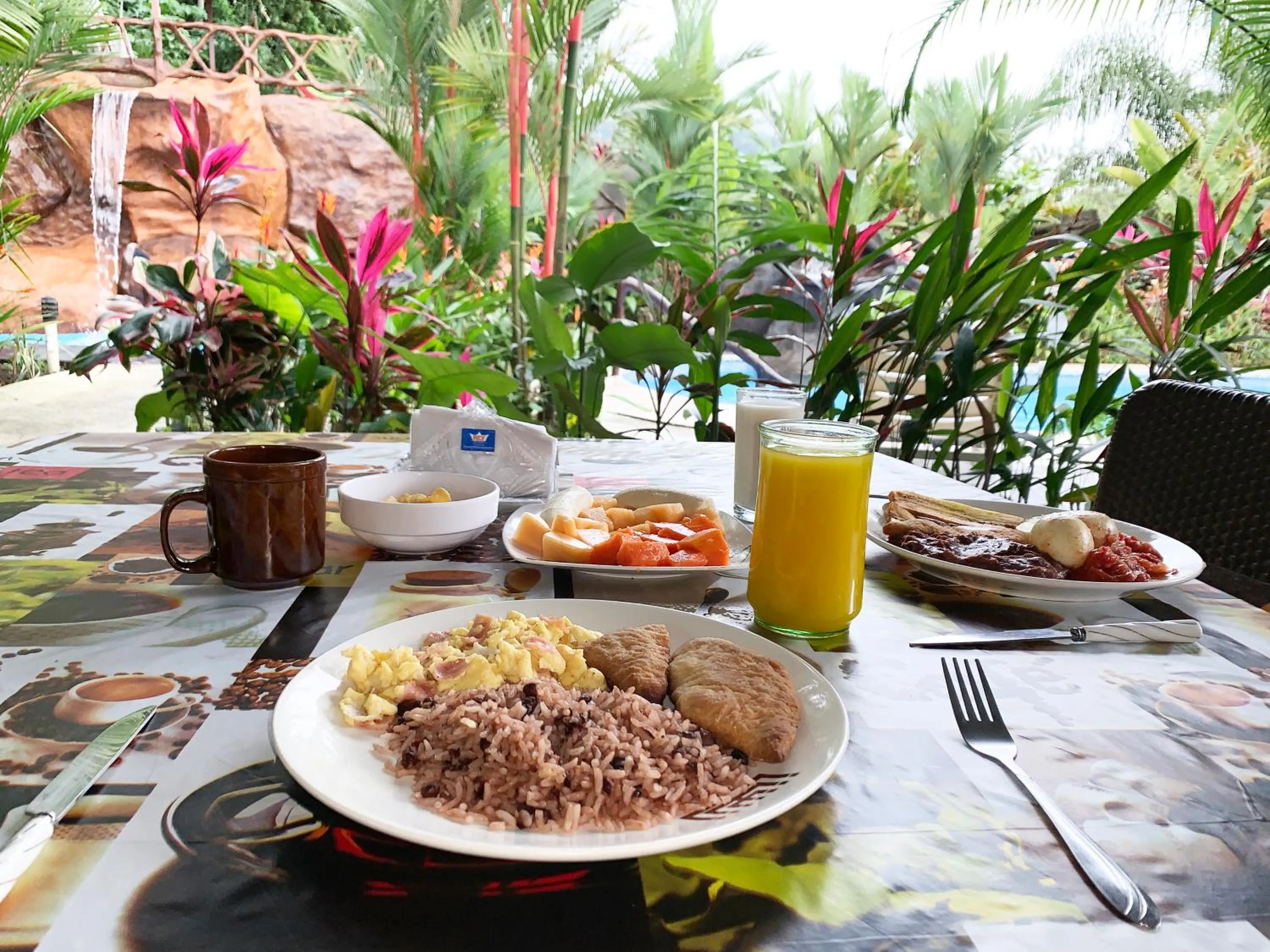 Food in Aunty Arenal Lodge