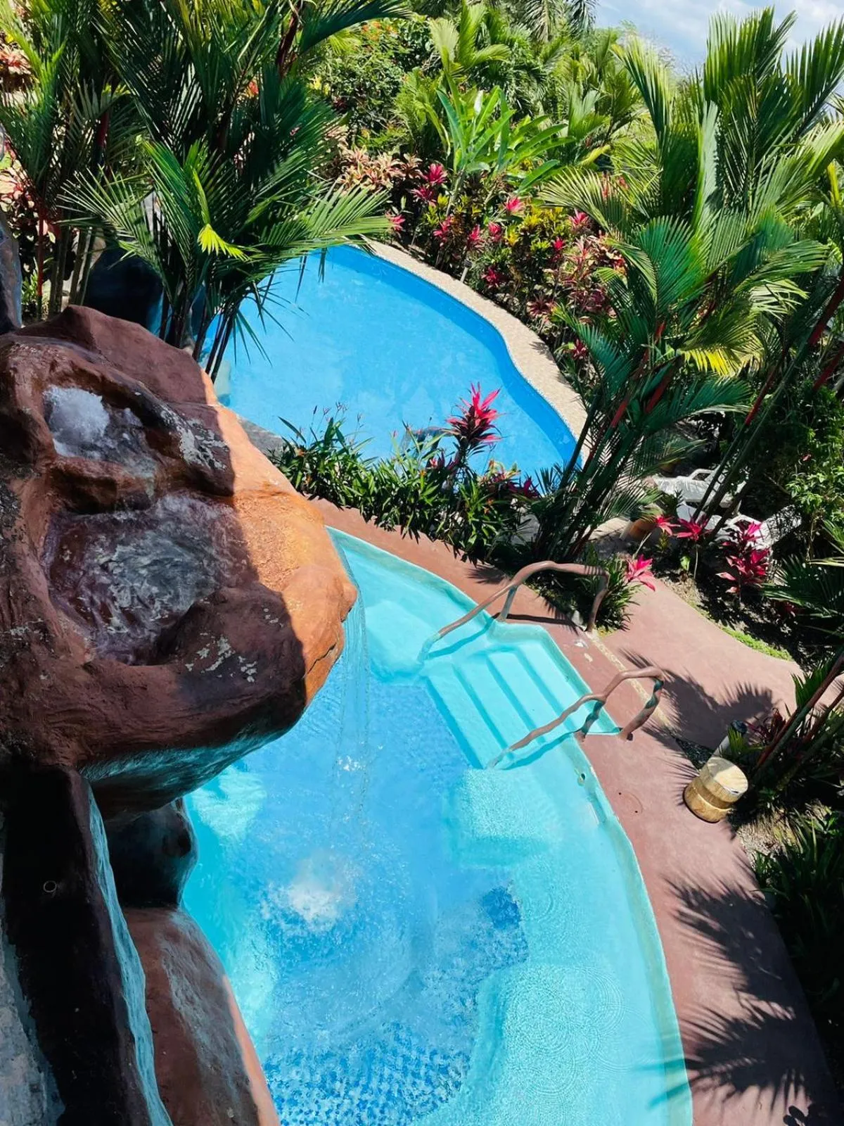 Swimming pool in Aunty Arenal Lodge