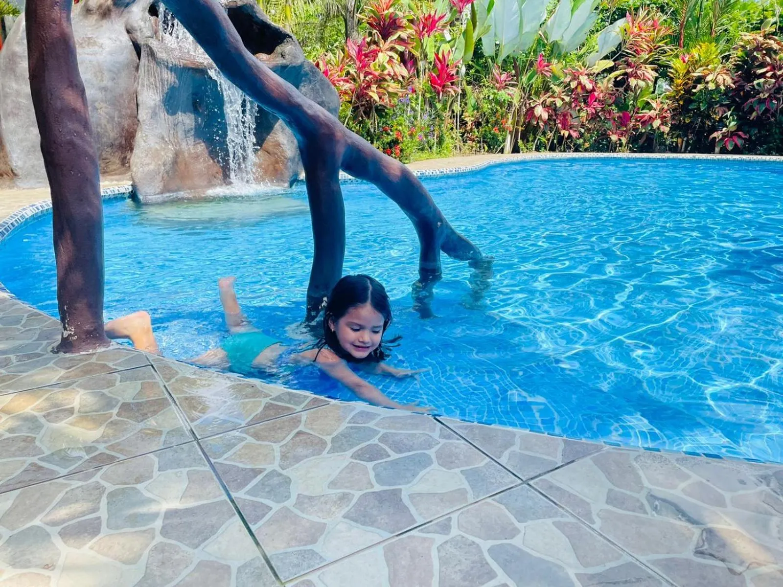 Swimming pool in Aunty Arenal Lodge