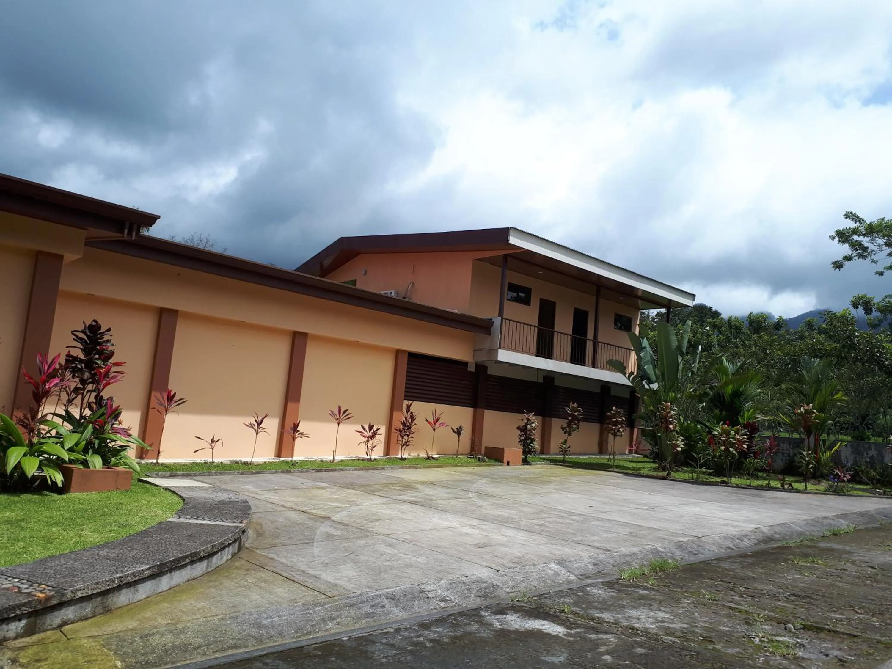 Property building in Aunty Arenal Lodge
