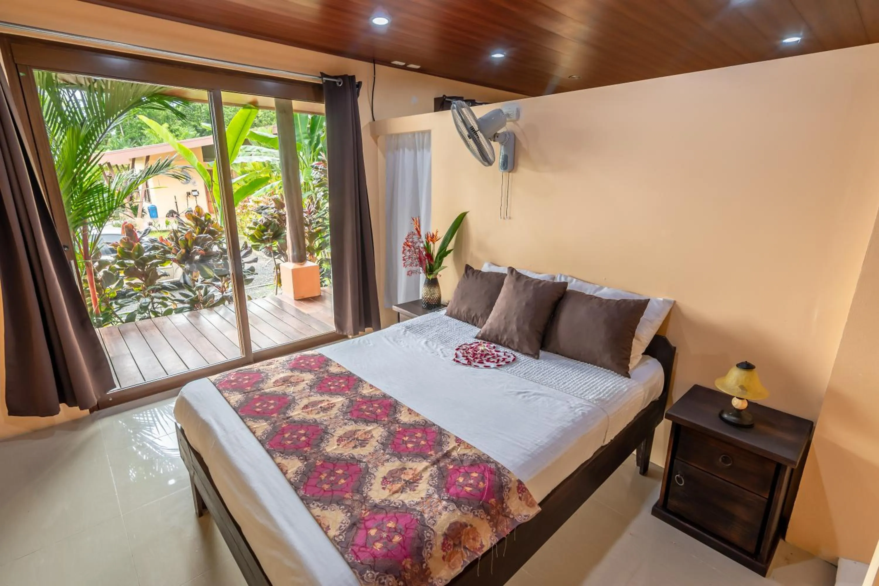 Bed in Aunty Arenal Lodge