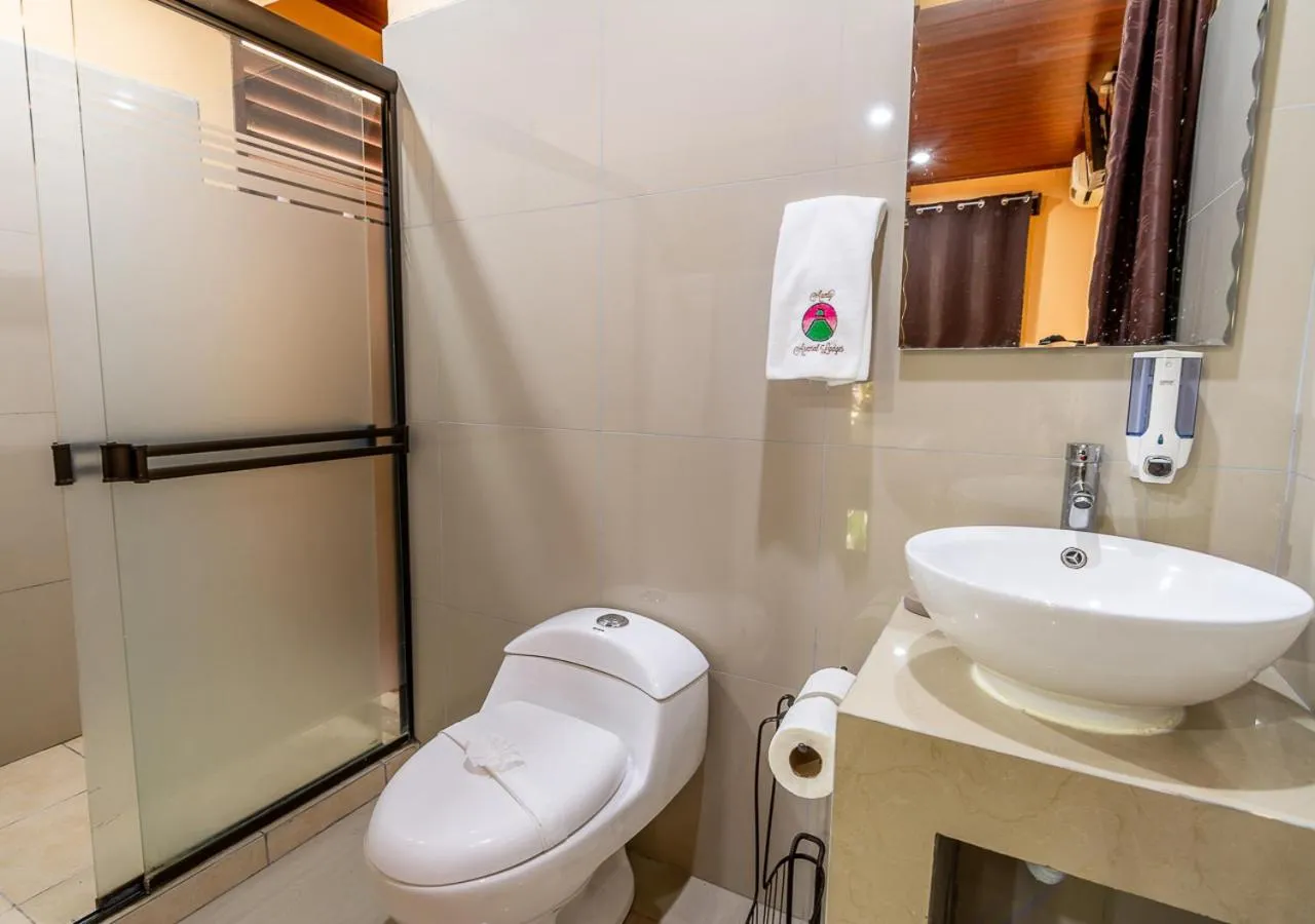 Bathroom in Aunty Arenal Lodge