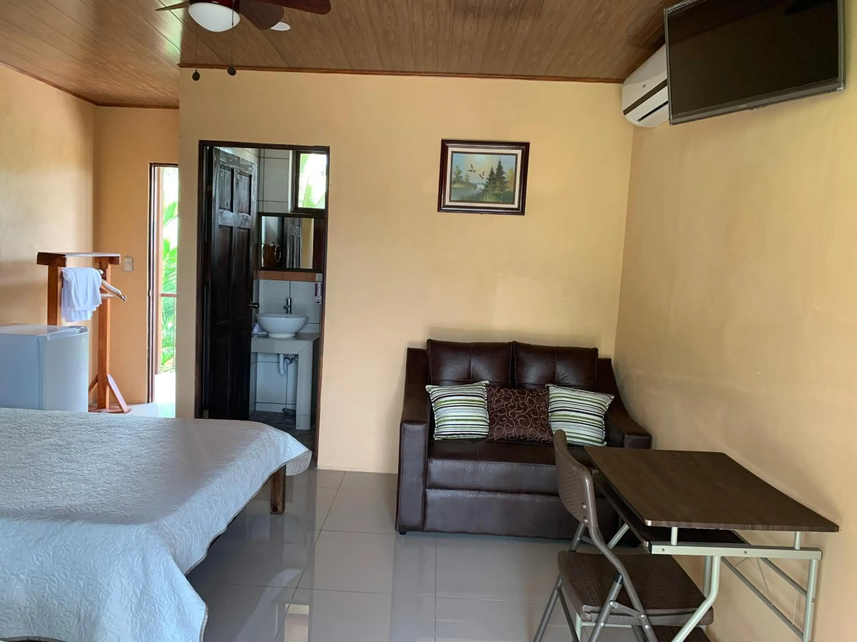 Standard Triple Room in Aunty Arenal Lodge Standard Triple Room in Aunty Arenal Lodge
