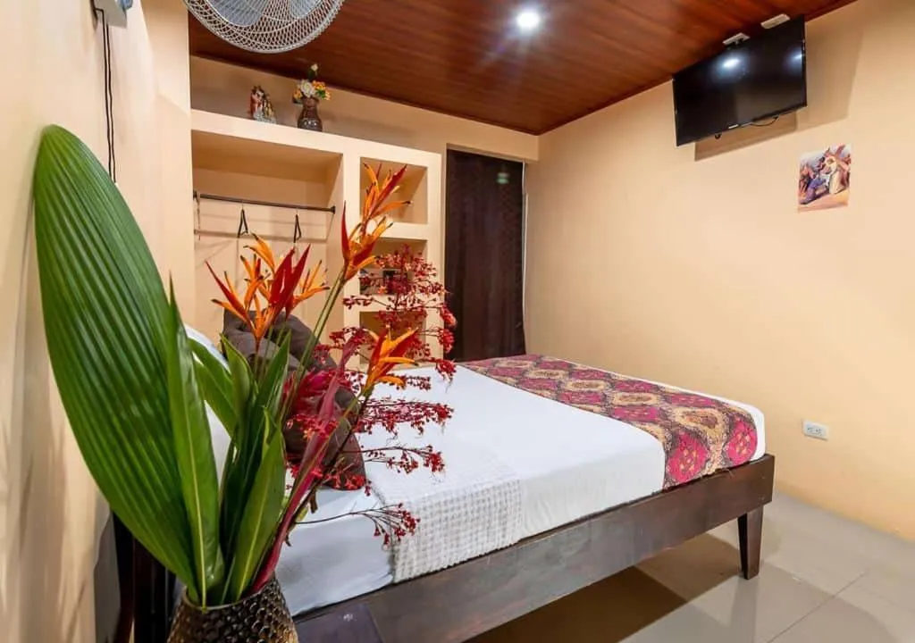 Bed in Aunty Arenal Lodge