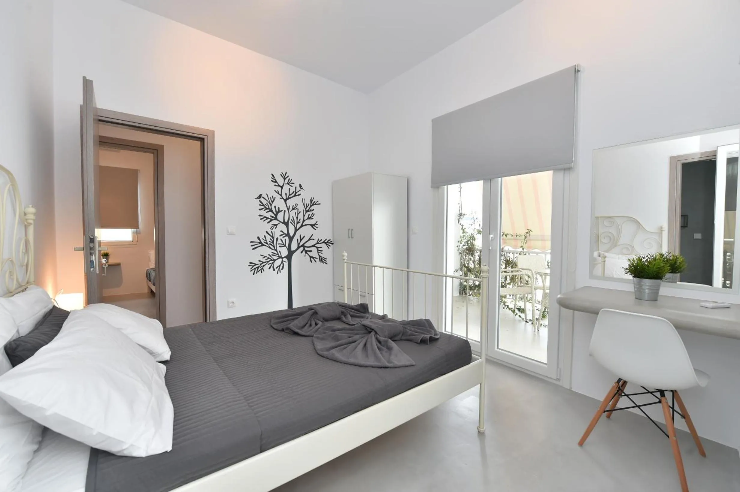 Bedroom, Bed in The Local House