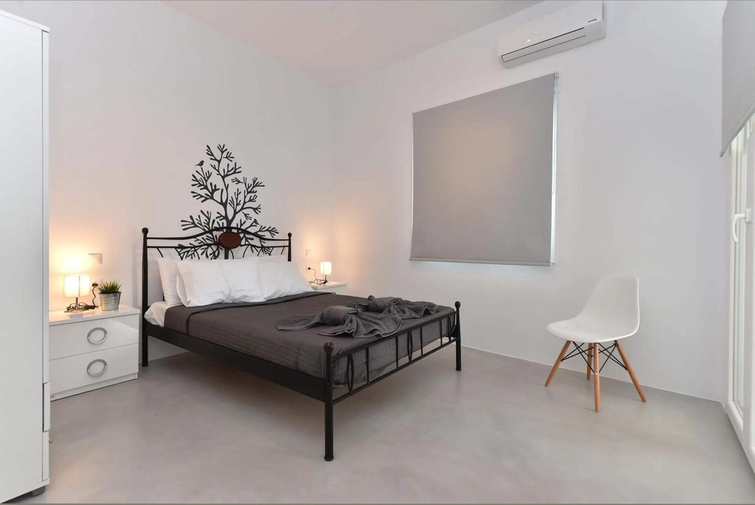 Bedroom, Bed in The Local House