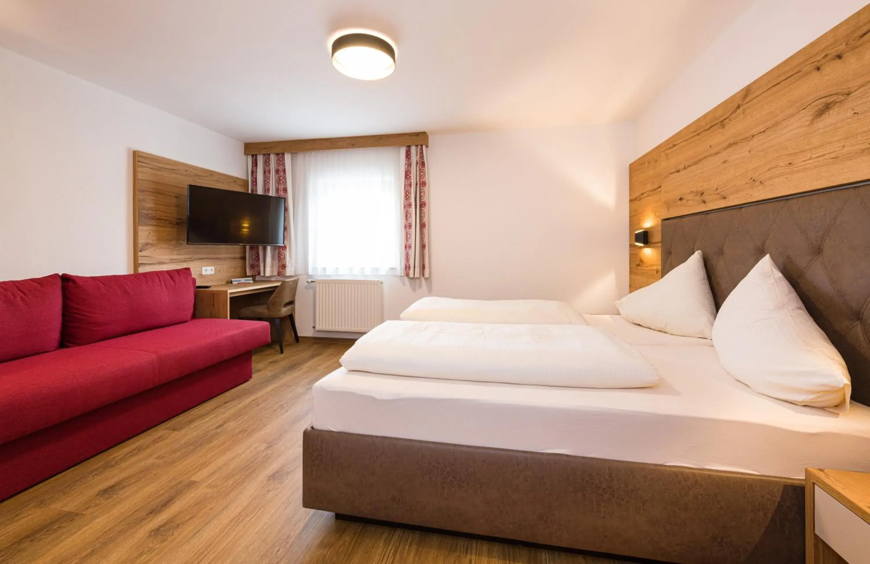 Triple Room in Alpenhotel Ernberg Triple Room in Alpenhotel Ernberg