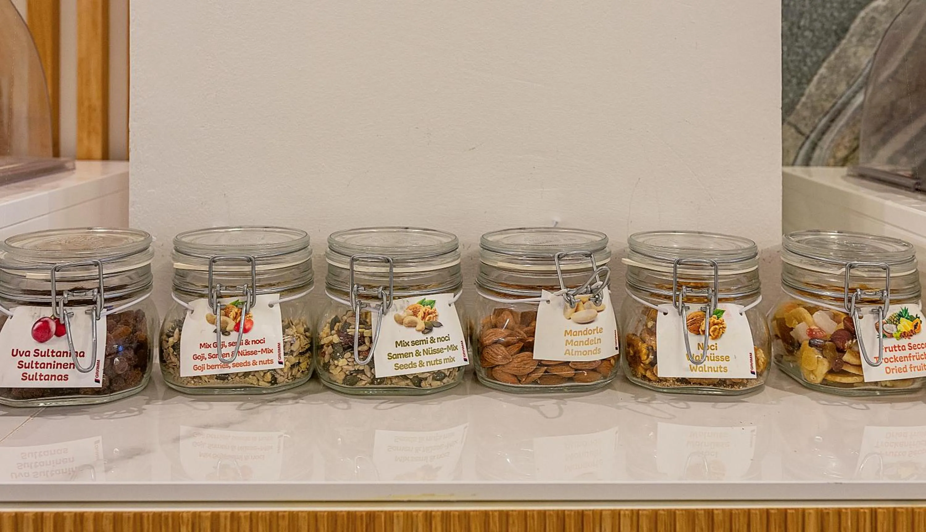 Buffet breakfast in Hotel Tirreno