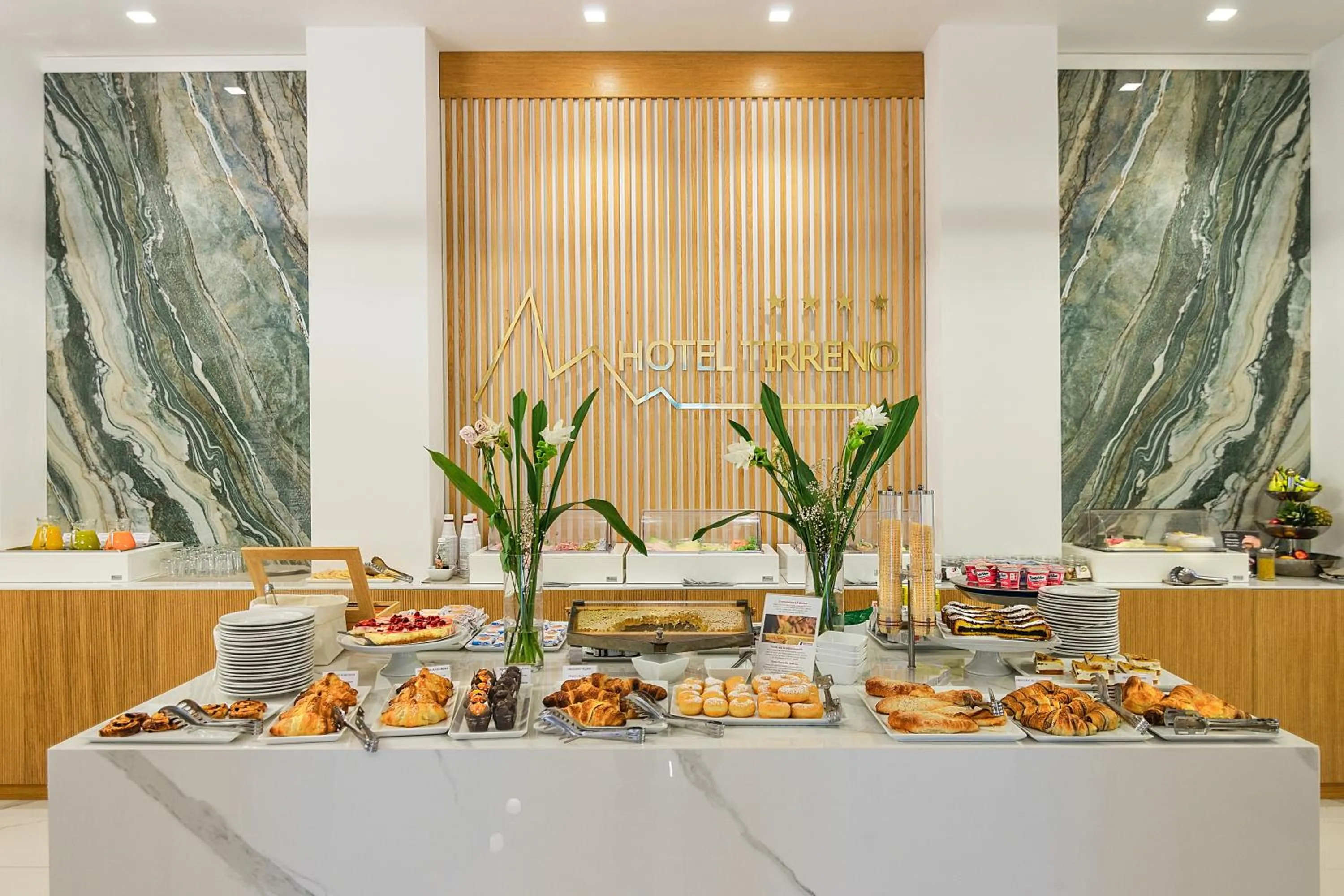 Breakfast in Hotel Tirreno