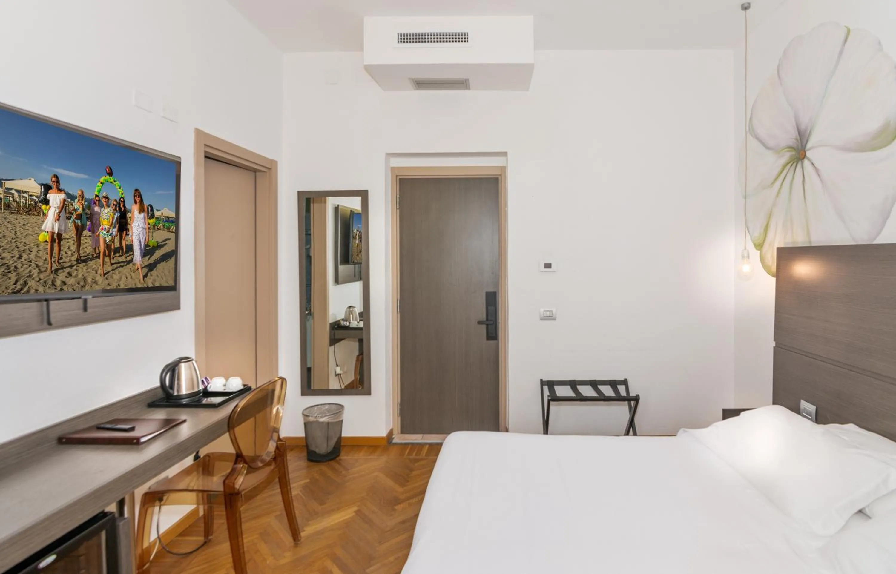 Photo of the whole room, Bed in Hotel Tirreno