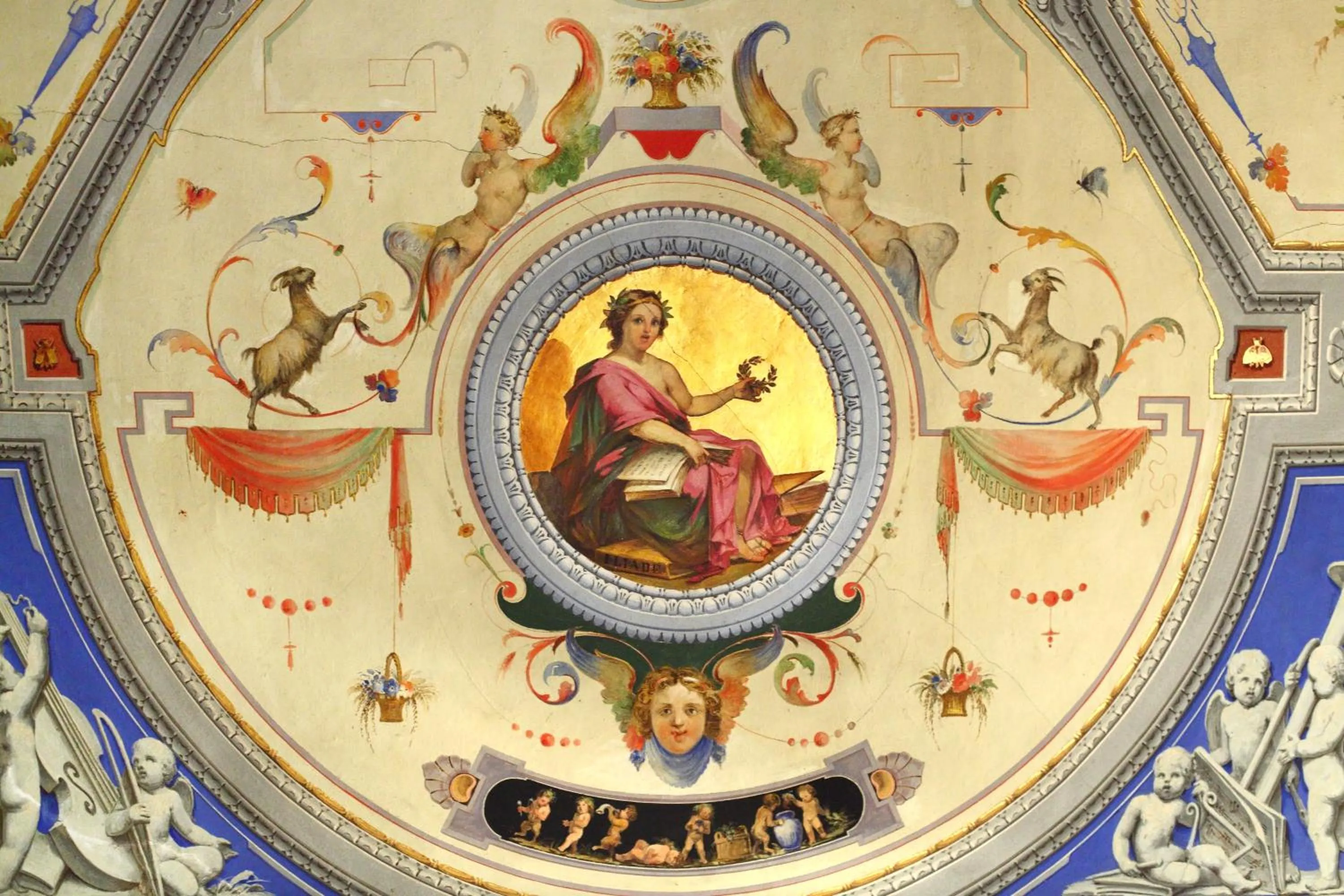 Communal lounge/ TV room in Palazzo Tolomei - Residenza D'Epoca