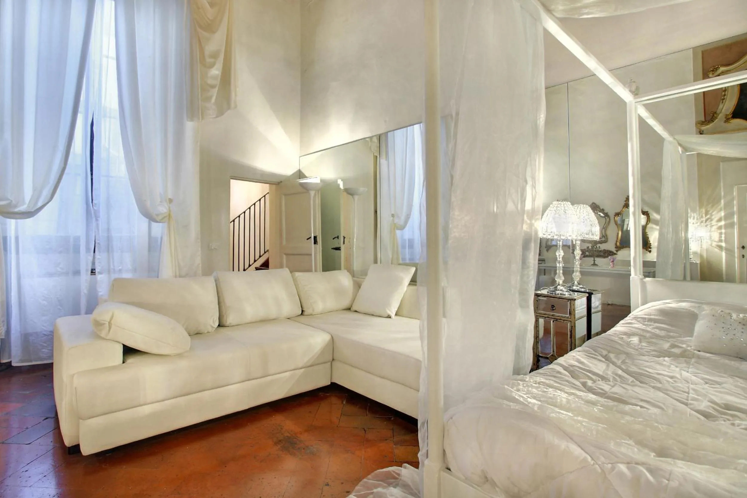 Seating area in Palazzo Tolomei - Residenza D'Epoca