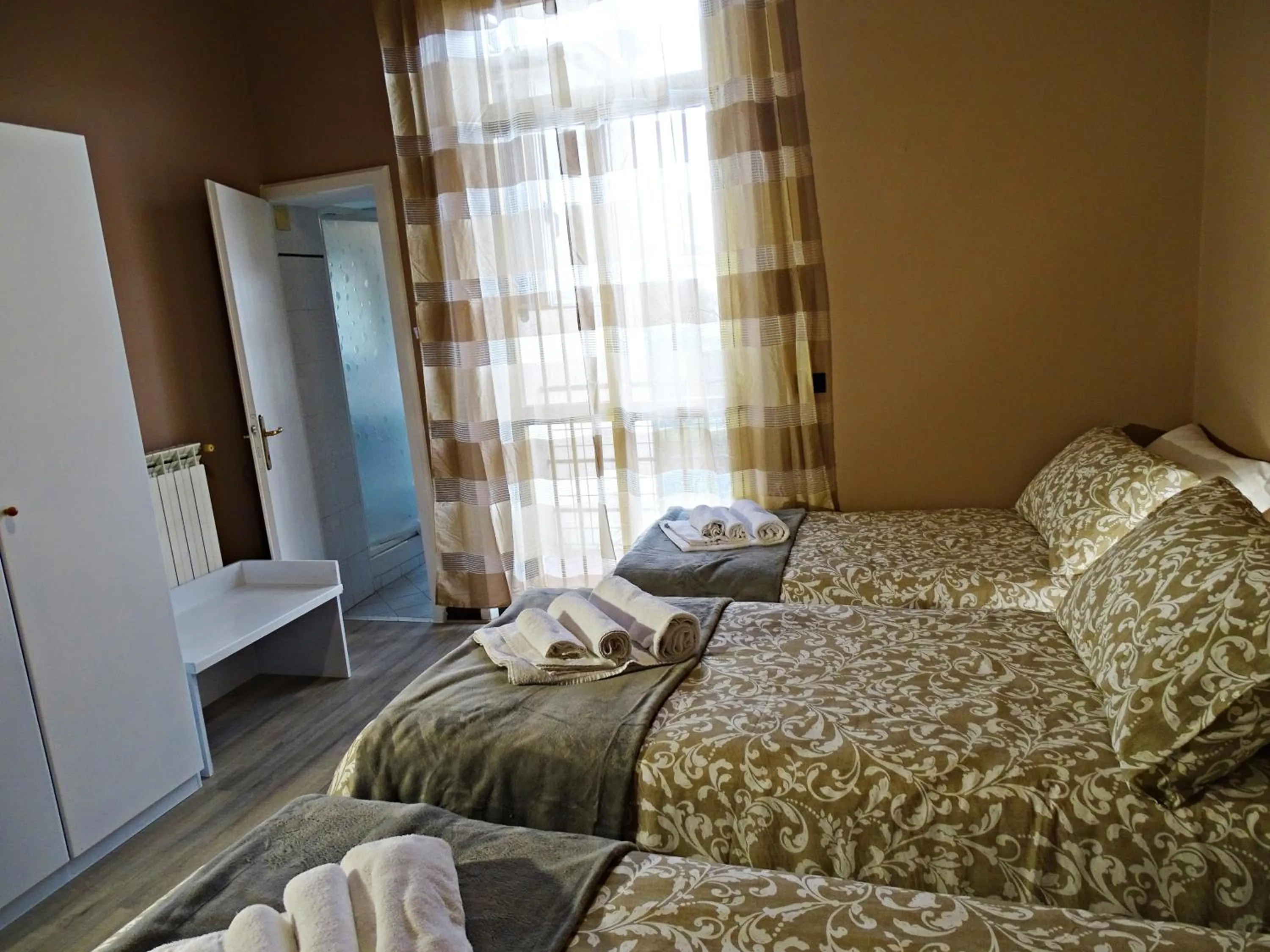 Double Room with Extra Bed in Affittacamere Arancio