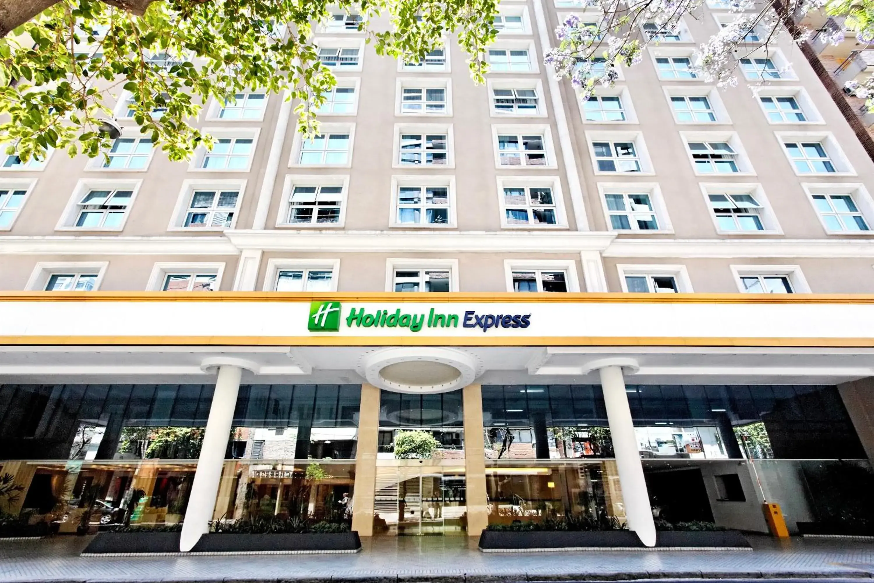 Facade/entrance in Holiday Inn Express Rosario by IHG Facade/entrance in Holiday Inn Express Rosario by IHG