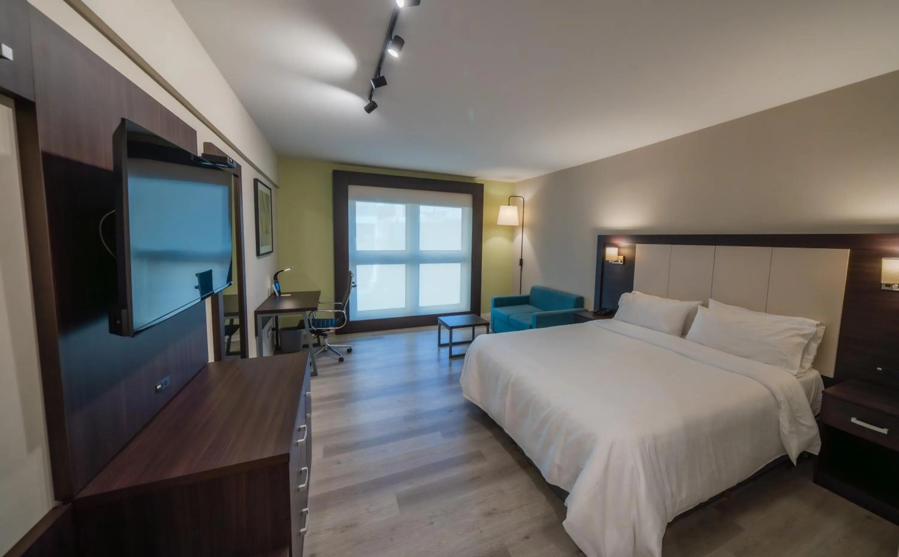 Bed in Holiday Inn Express Rosario by IHG