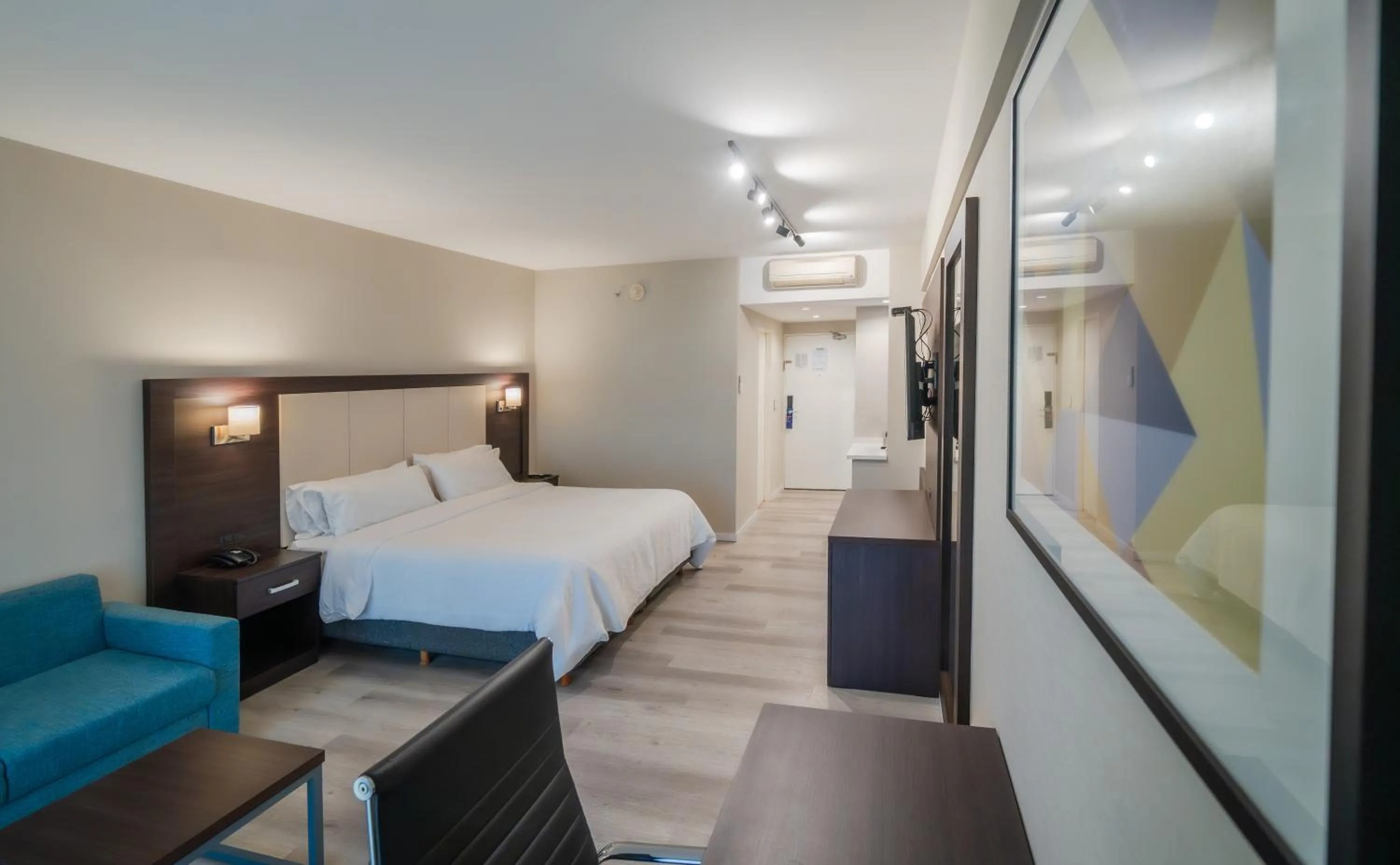 Bed in Holiday Inn Express Rosario by IHG