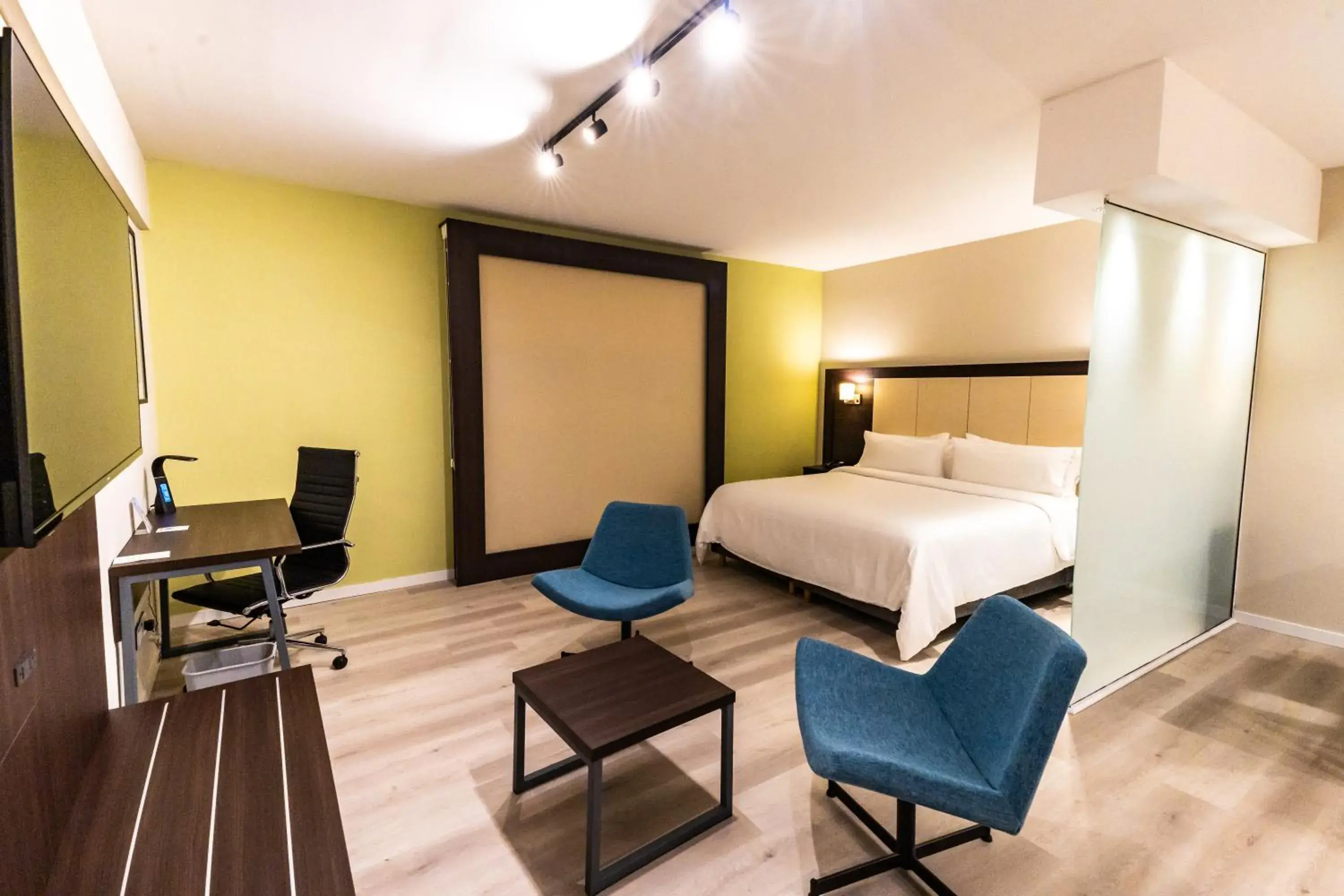 Photo of the whole room, Bed in Holiday Inn Express Rosario by IHG Photo of the whole room, Bed in Holiday Inn Express Rosario by IHG