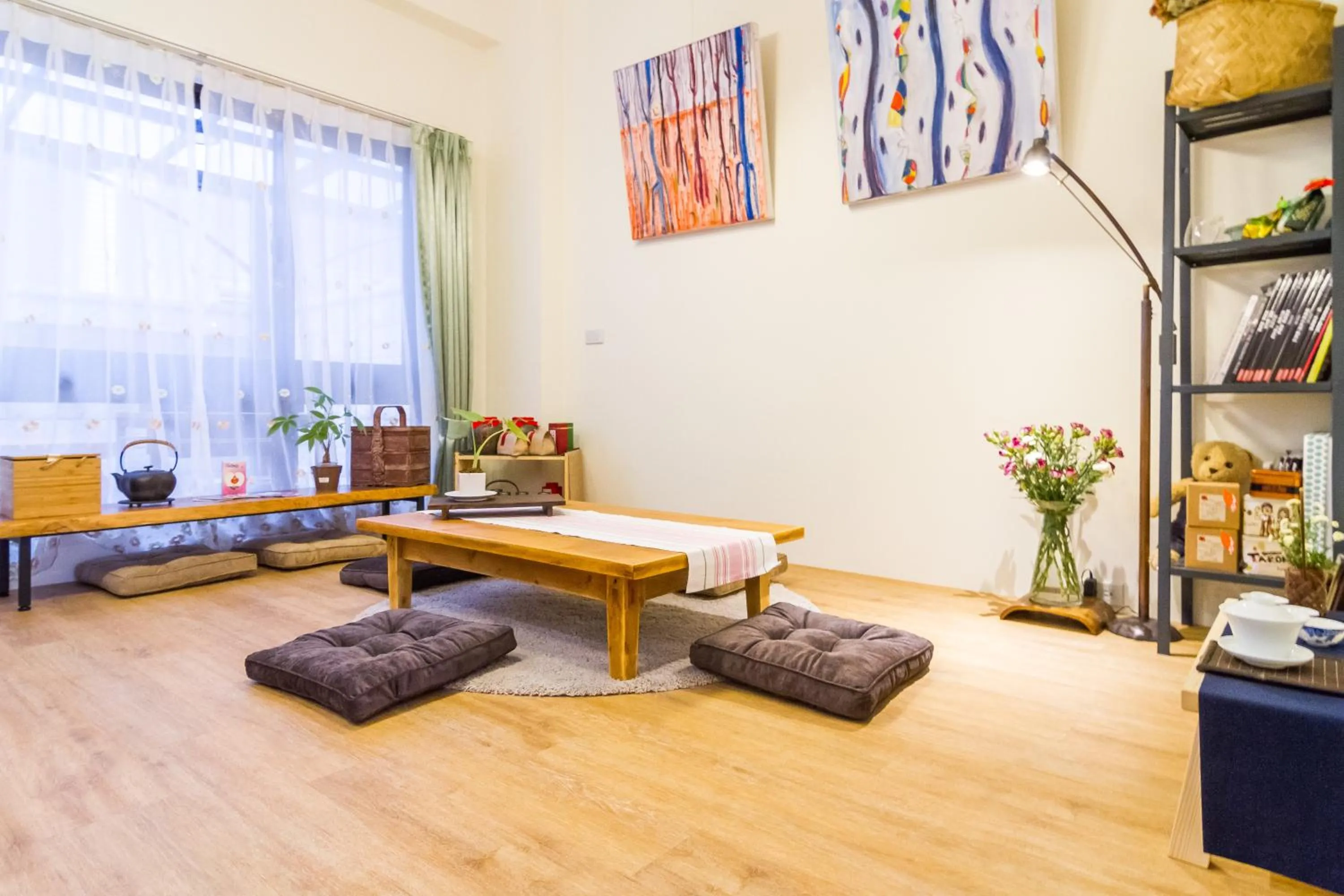 Communal lounge/ TV room in Wendy's home Toucheng Mansion B