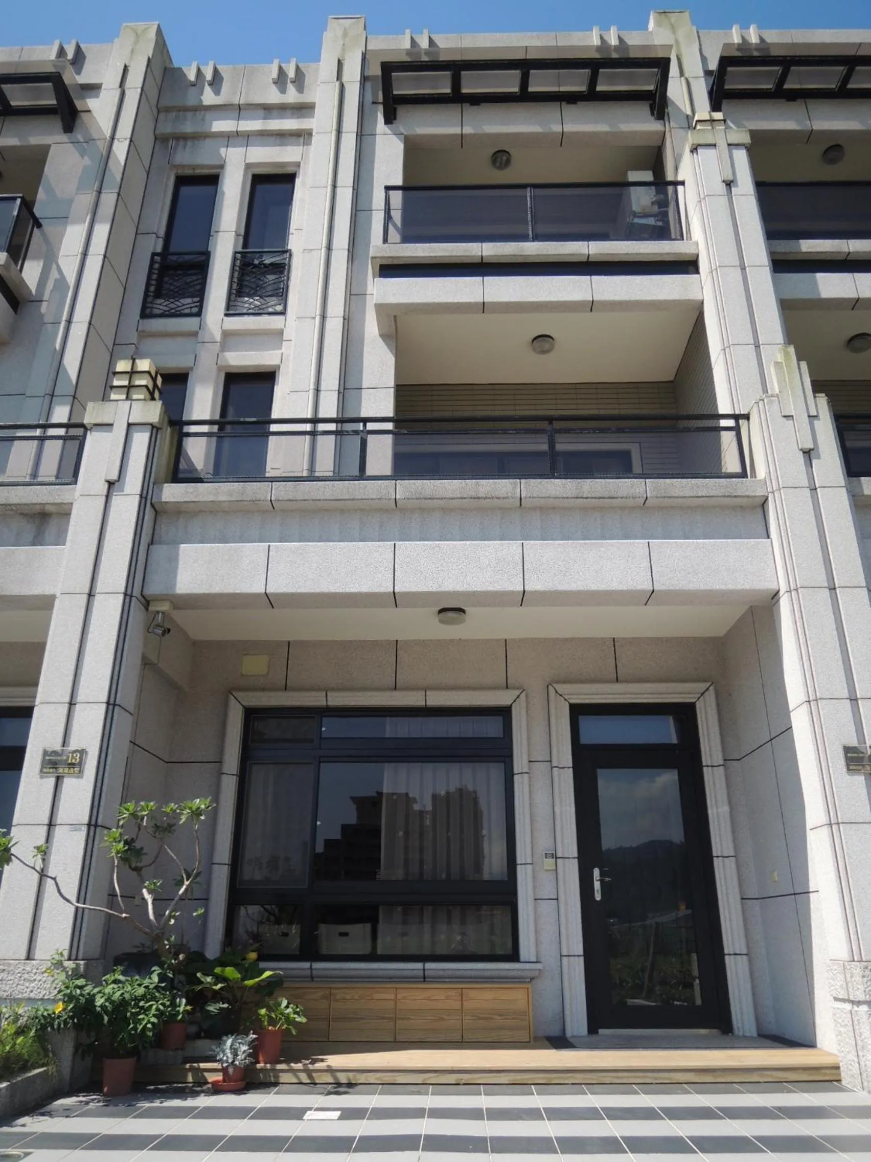 Facade/entrance in Wendy's home Toucheng Mansion B