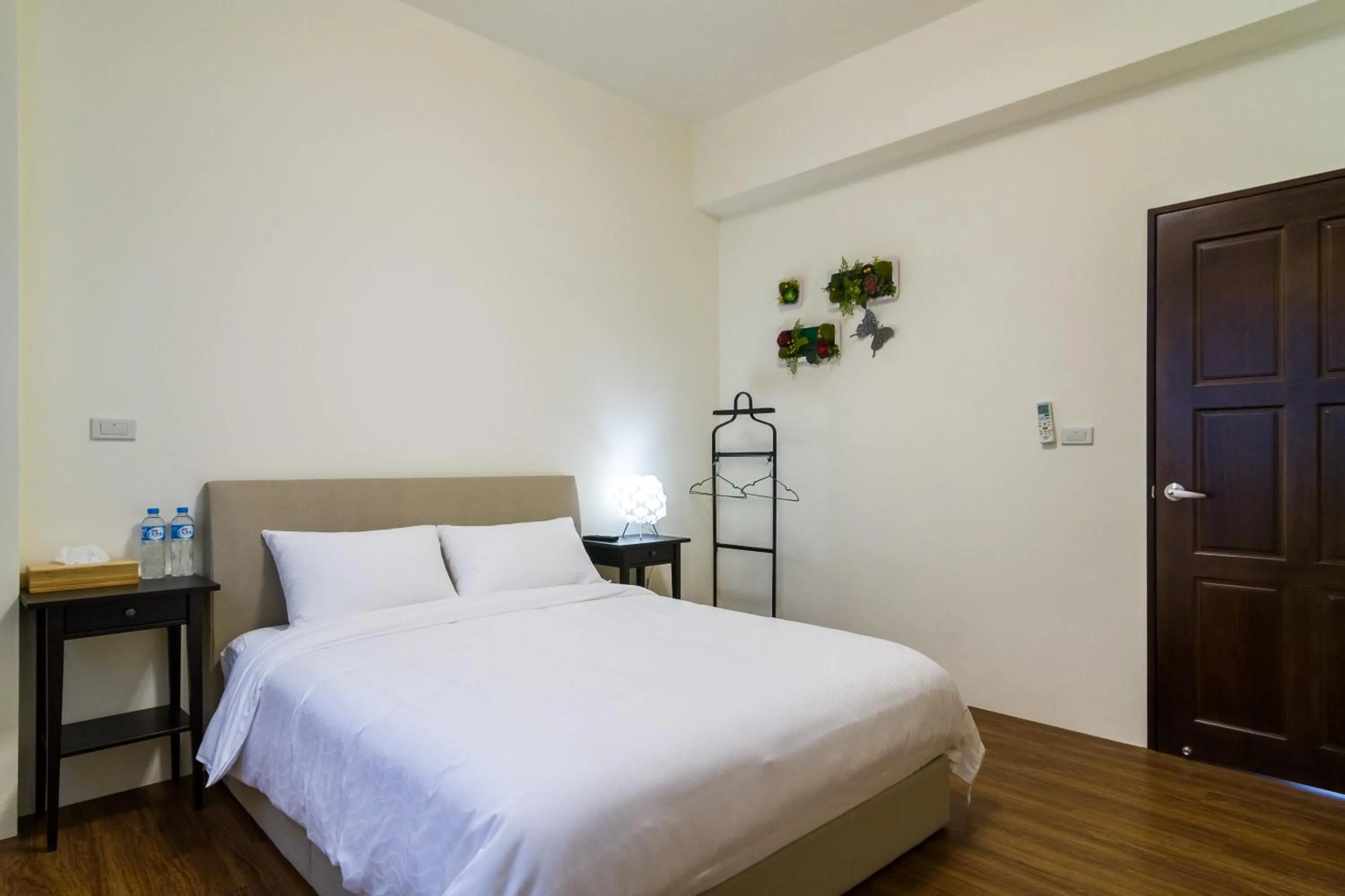 Decorative detail, Bed in Wendy's home Toucheng Mansion B