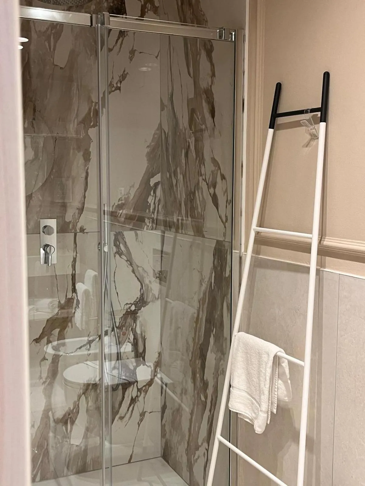 Shower in Hotel Villa Cheli