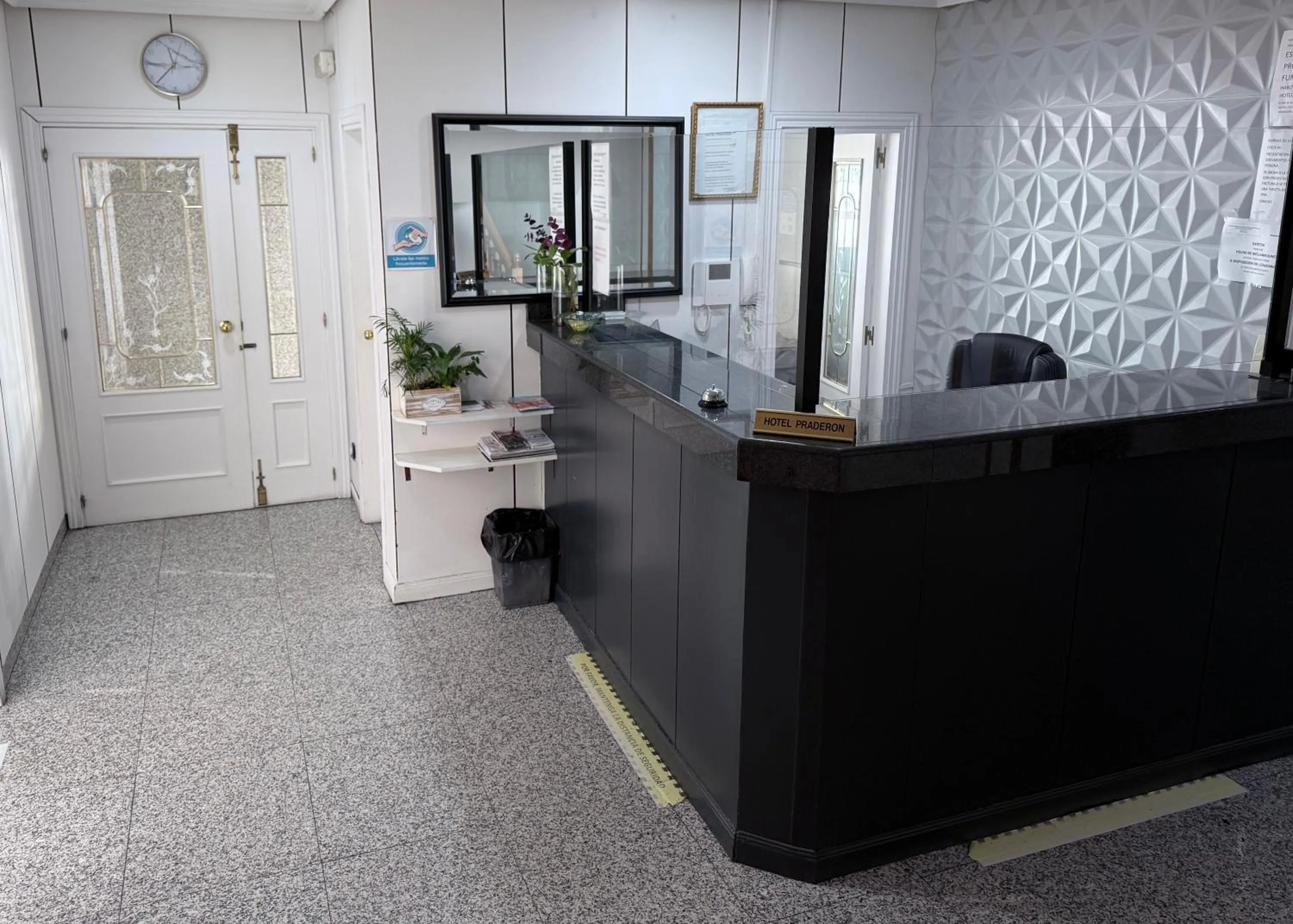 Lobby or reception in Hotel Praderón