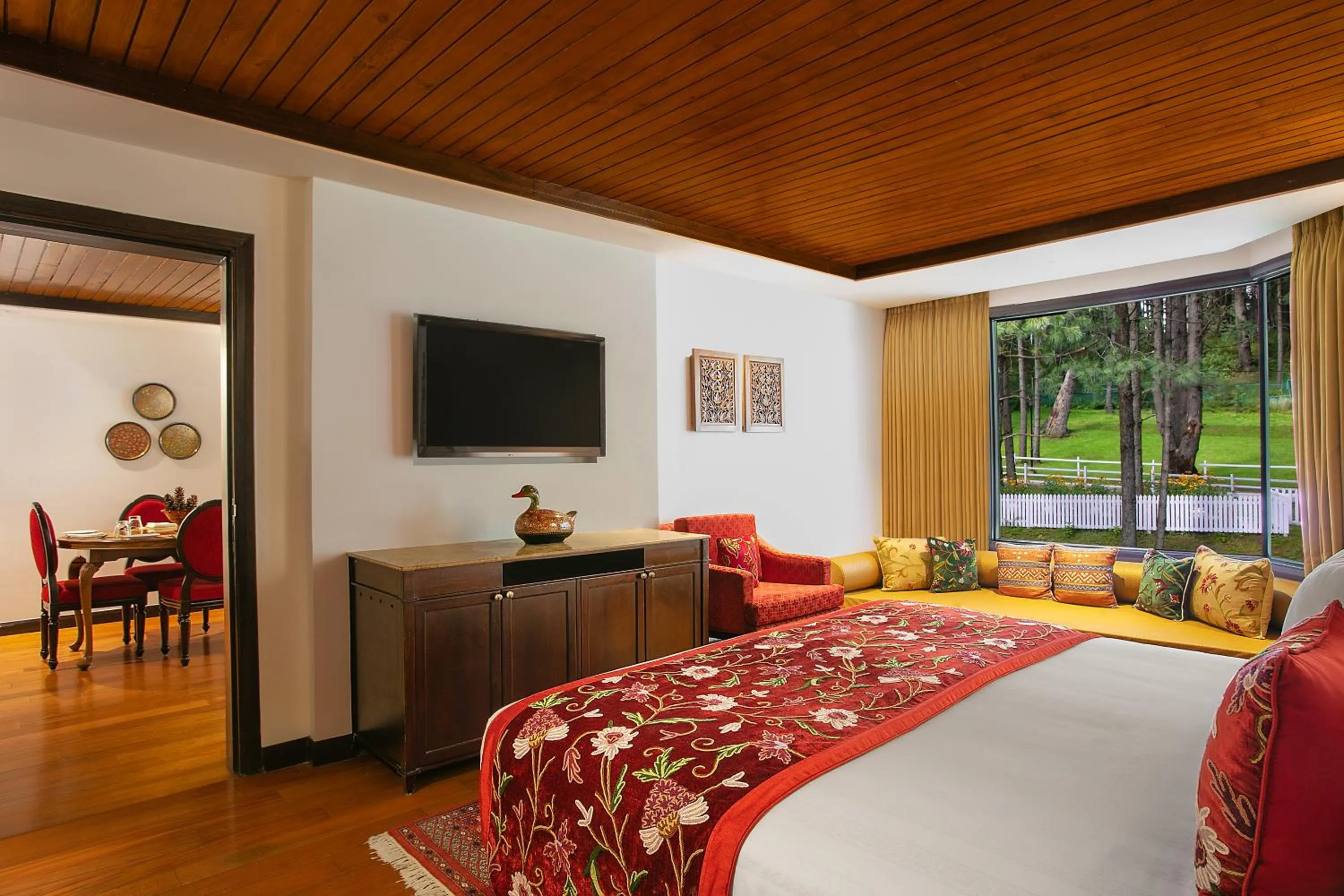 Bedroom, Bed in Welcomhotel by ITC Hotels, Pine N Peak, Pahalgam