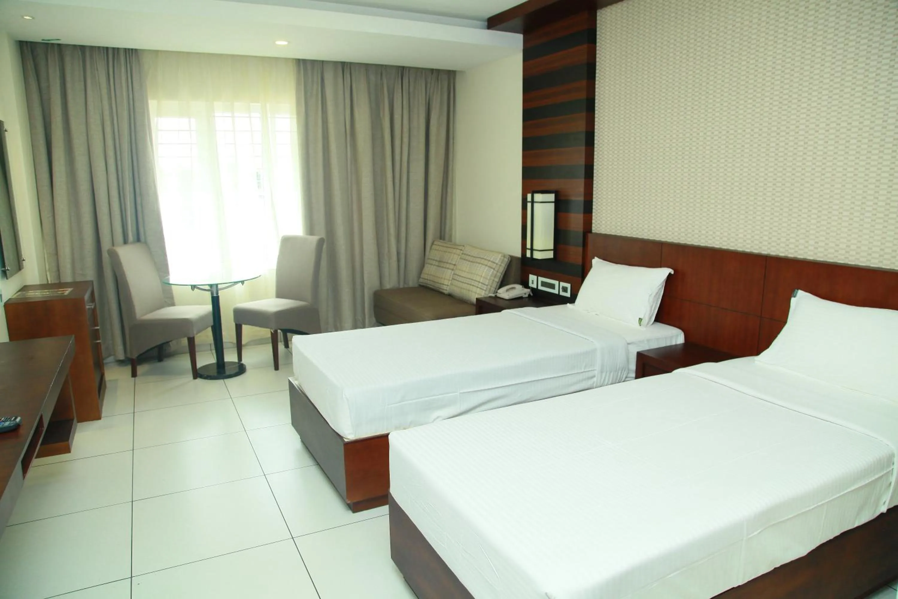 Bedroom, Bed in Vavas Inn & Suites