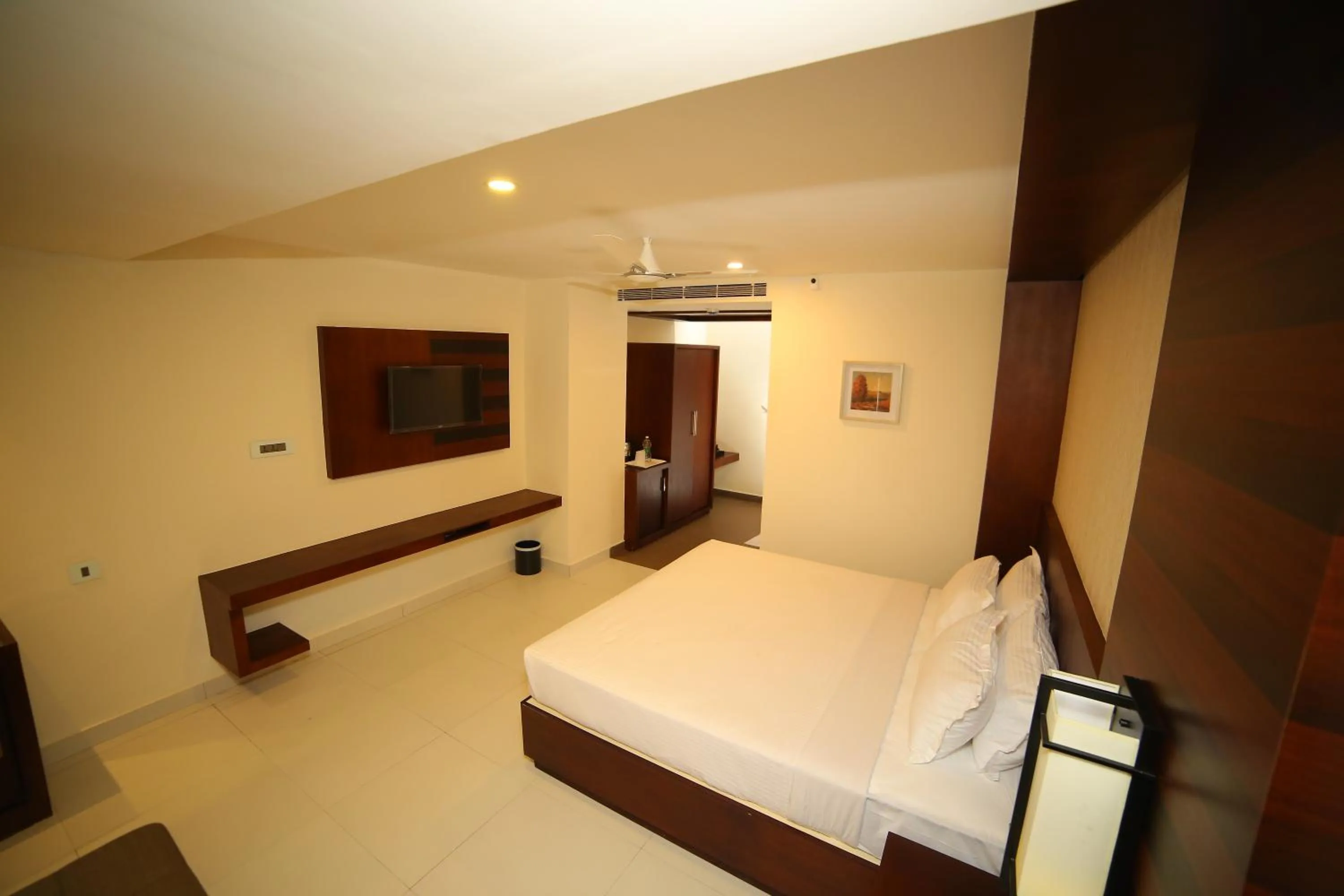 Bedroom, Bed in Vavas Inn & Suites