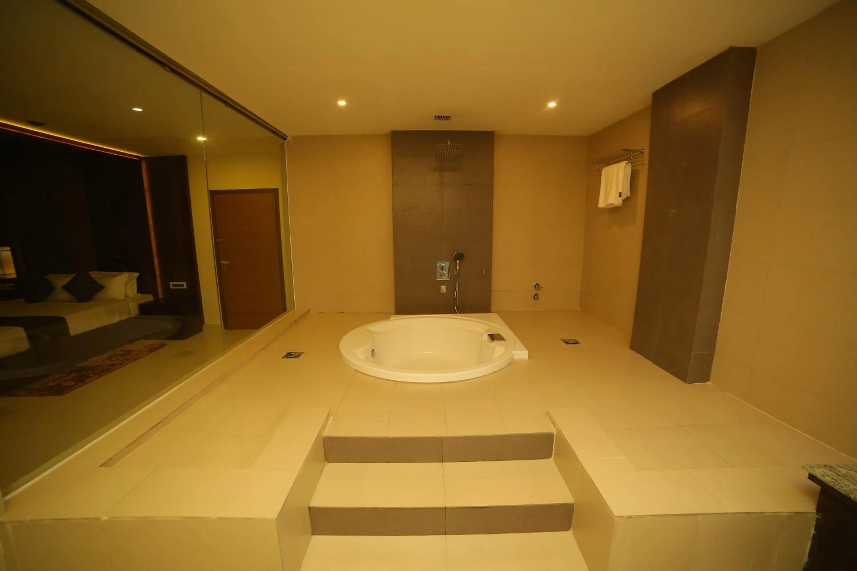 Bath in Vavas Inn & Suites