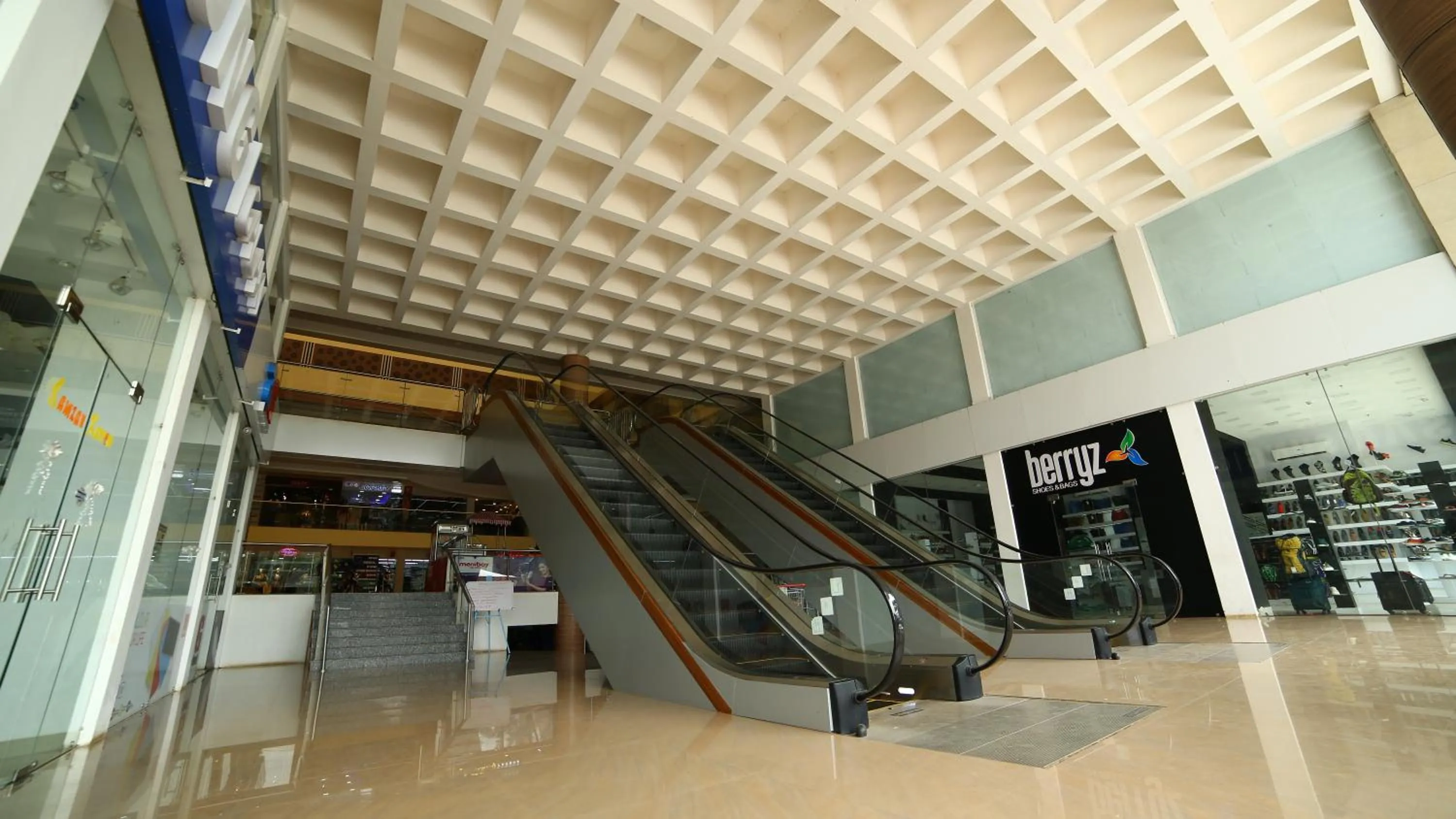 Decorative detail in Vavas Inn & Suites