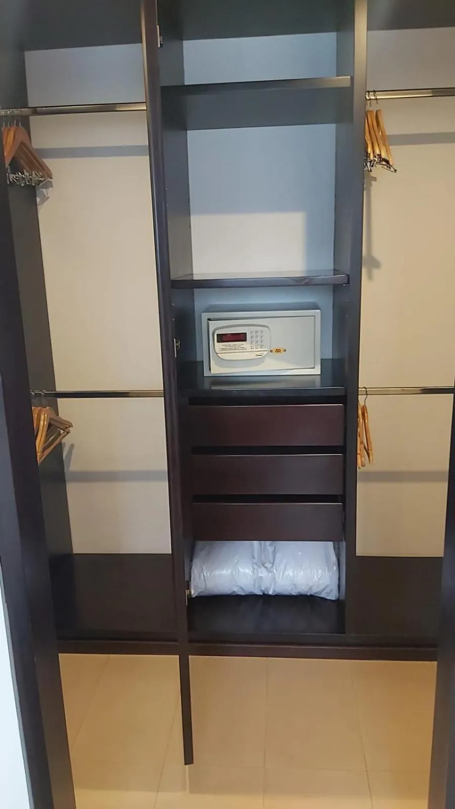 Bedroom, Bed in Hotel Madisson Inn Luxury By GEH Suites